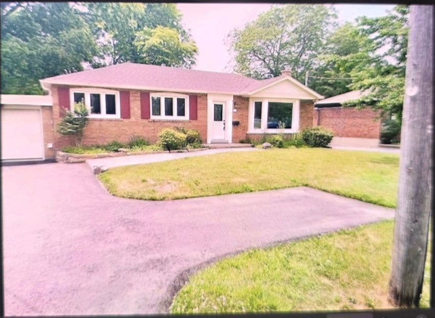 312 Cochrane Street Lower Level, Whitby, ON L1N 5J3