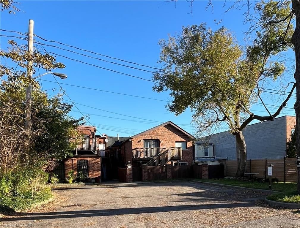 56 King Street W A, Hamilton, ON L9H 1T8