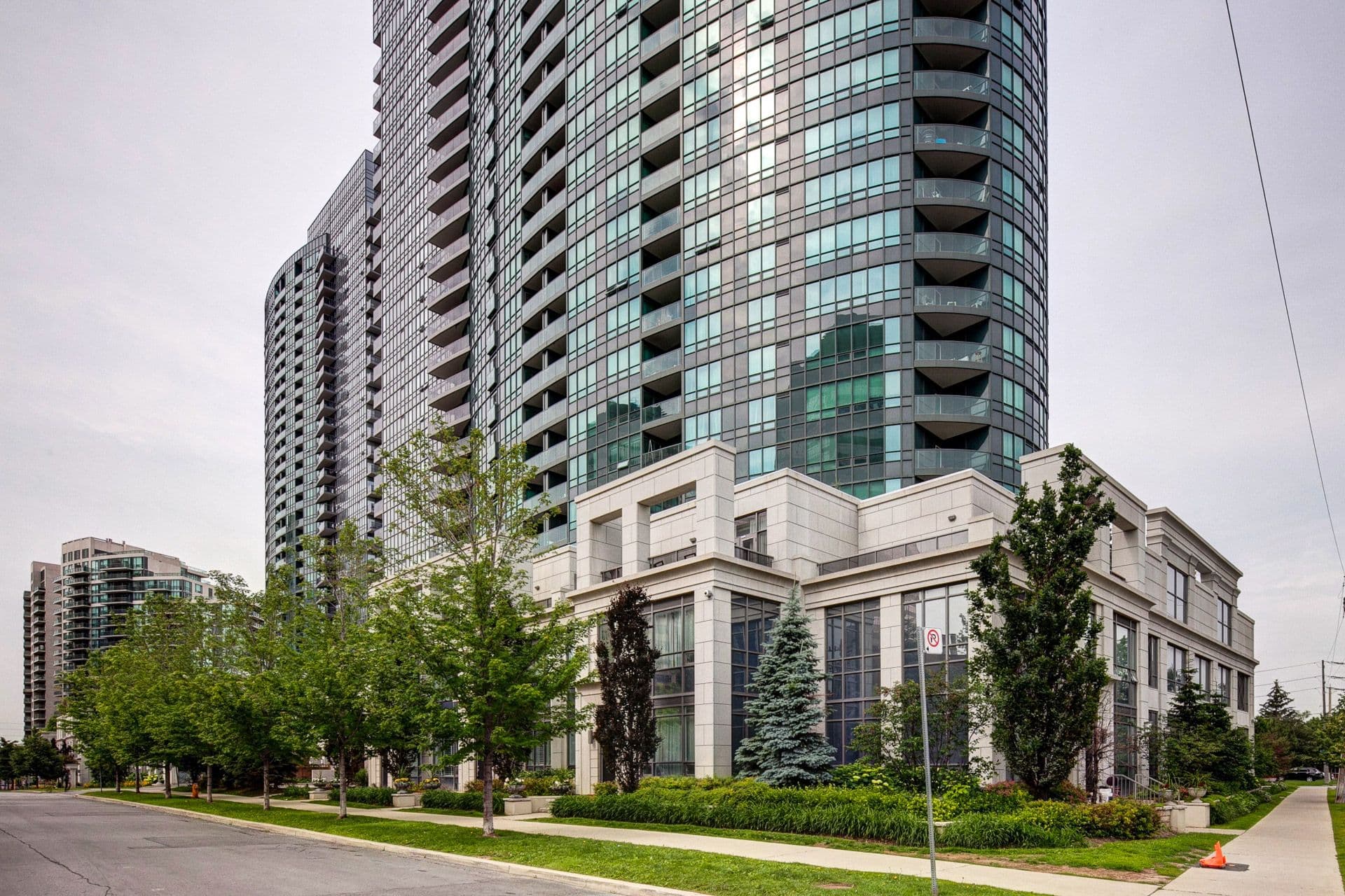 15 Greenview Avenue 1907, Toronto C07, ON M2M 4M7