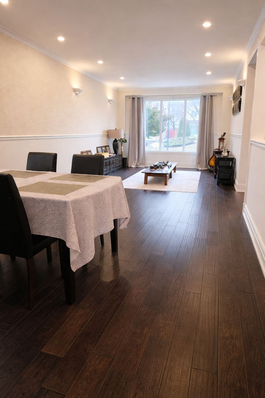 122 Lowe Boulevard, Newmarket, ON L3Y 5T2, Newmarket