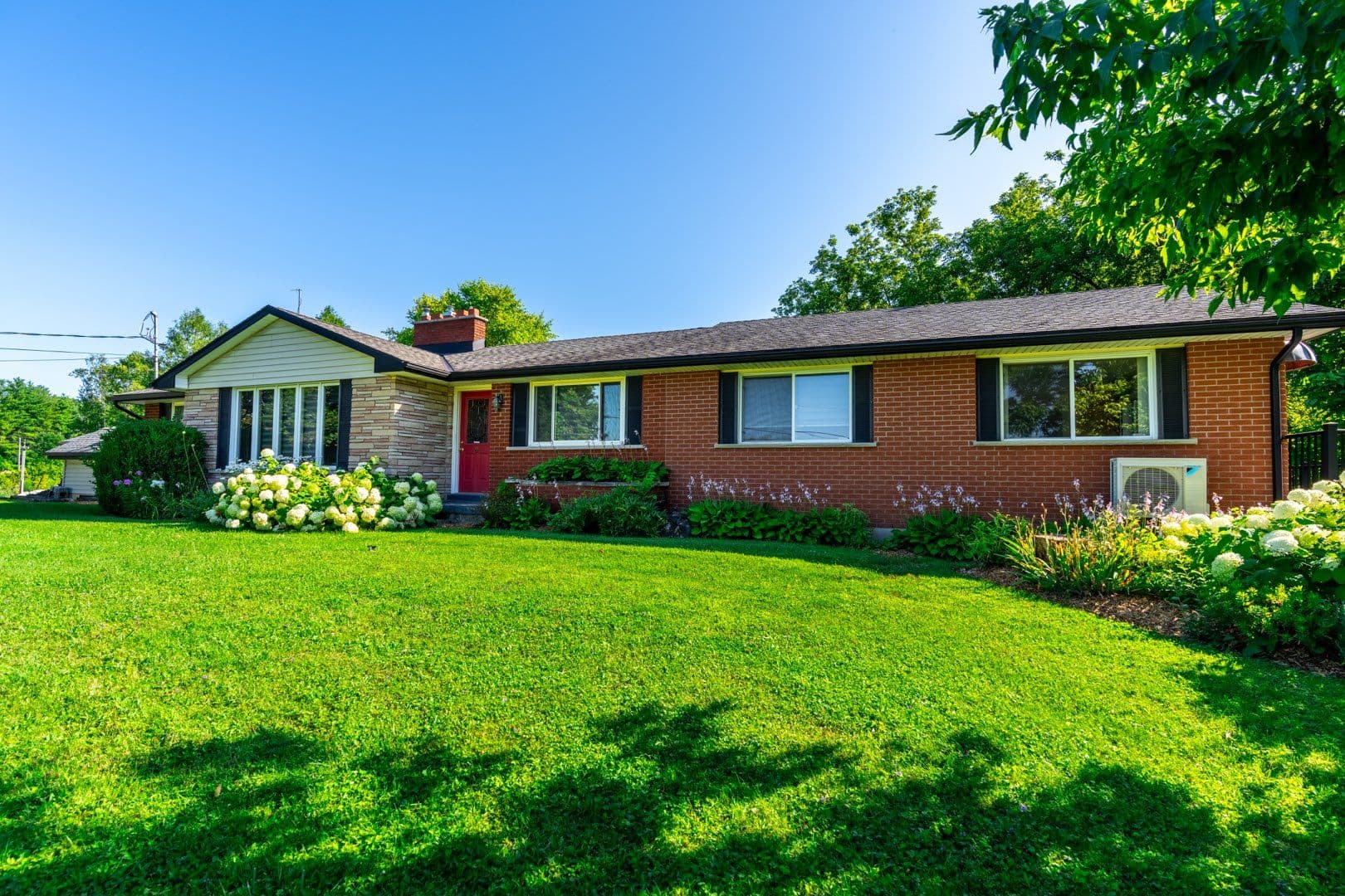 2172 Centre Road W, Hamilton, ON L0P 1B0