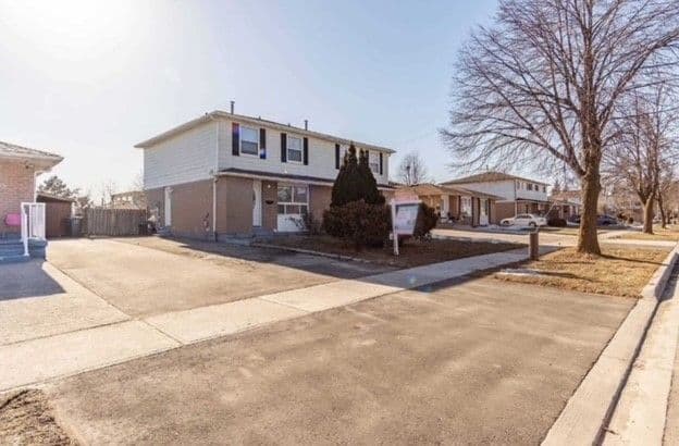 7761 Anaka Drive, Mississauga, ON L4T 3H8