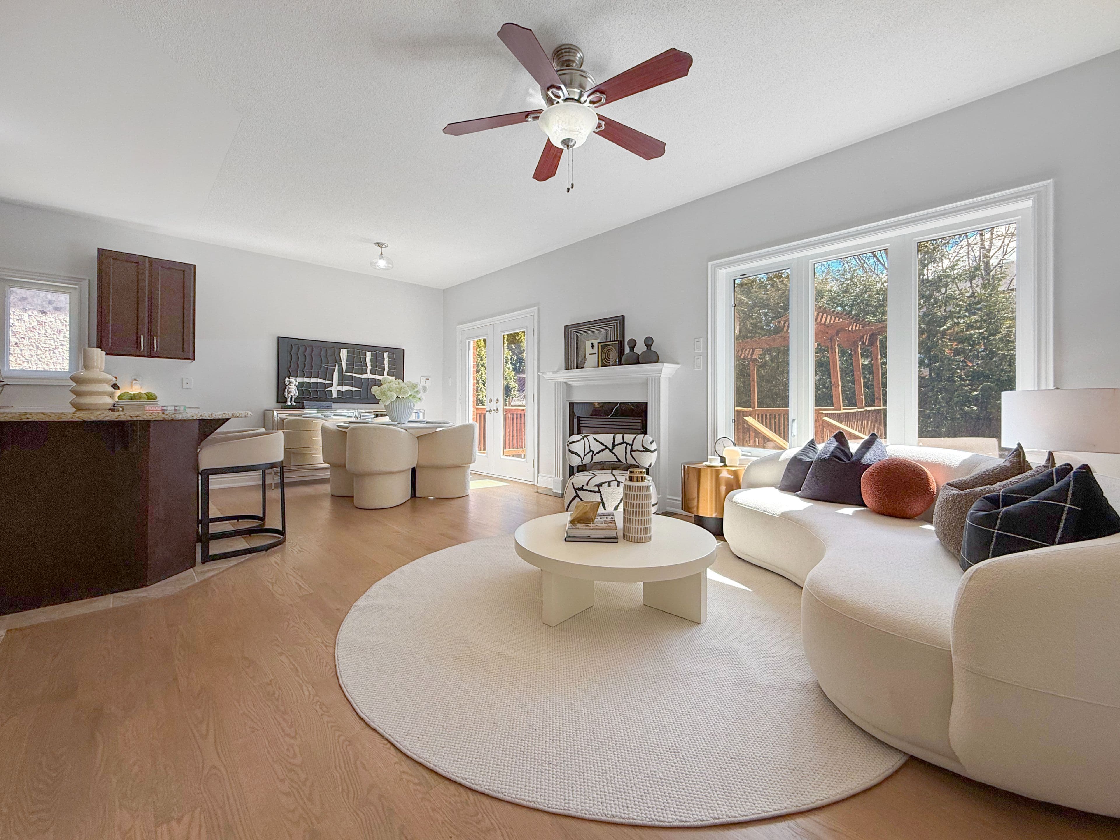 1082 Bob Scott Court, Newmarket, ON L3X 3L7