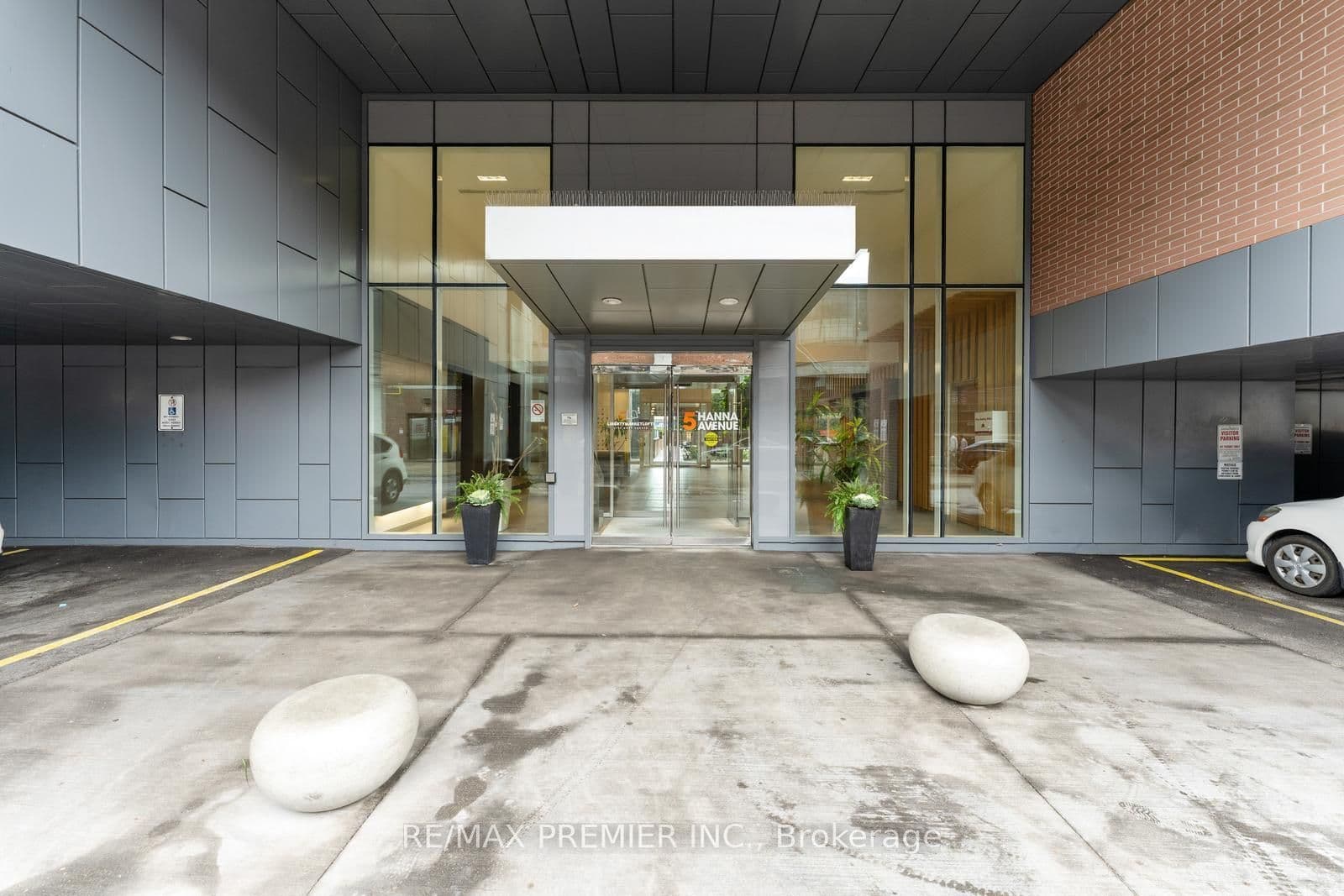 5 Hanna Avenue 204, Toronto C01, ON M6K 0B3