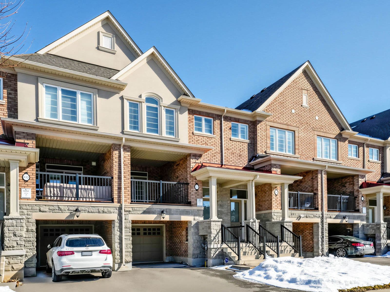 534 Stream Crescent, Oakville, ON L6M 1N7
