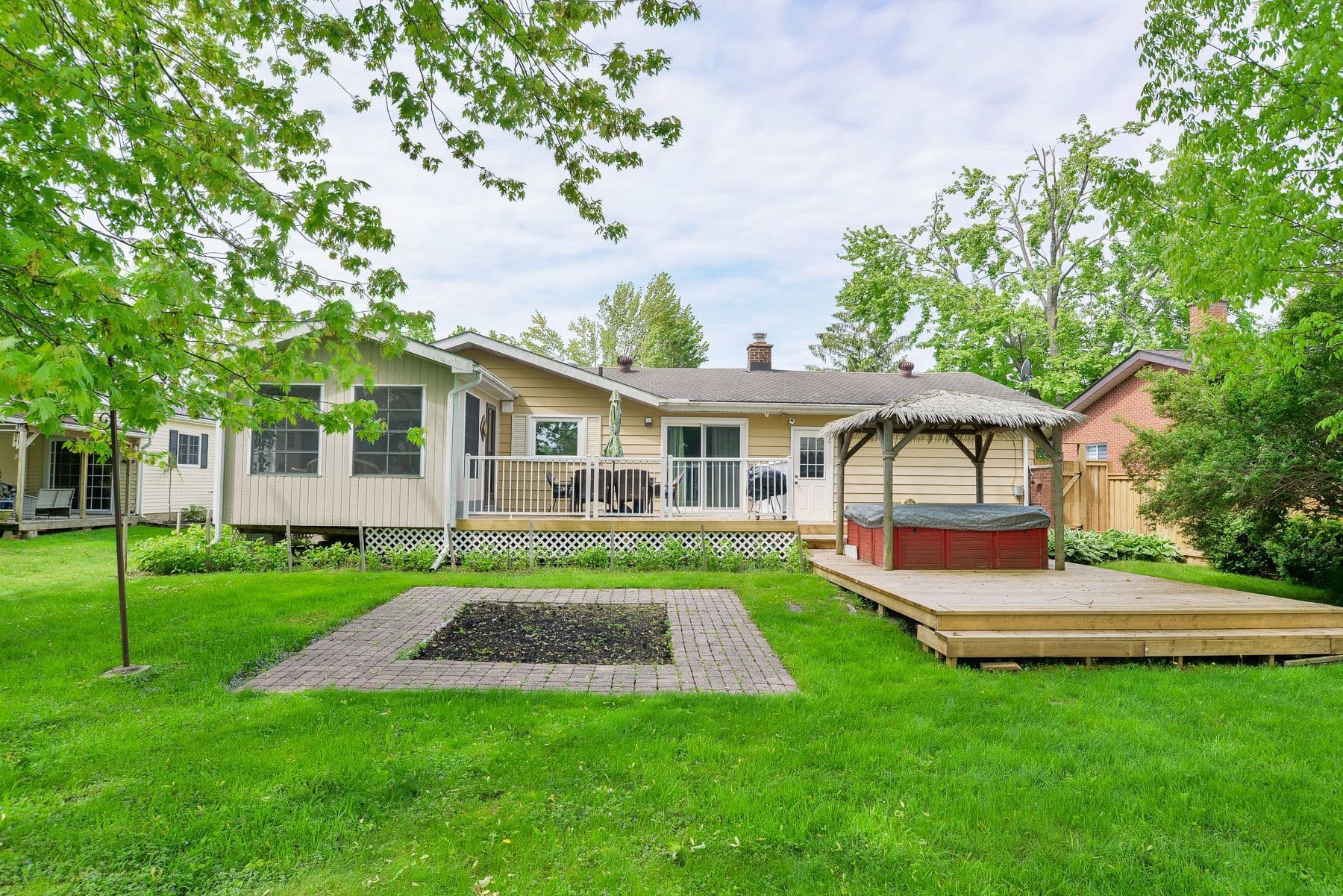 9 Pinetree Court, Ramara, ON L0K 1B0