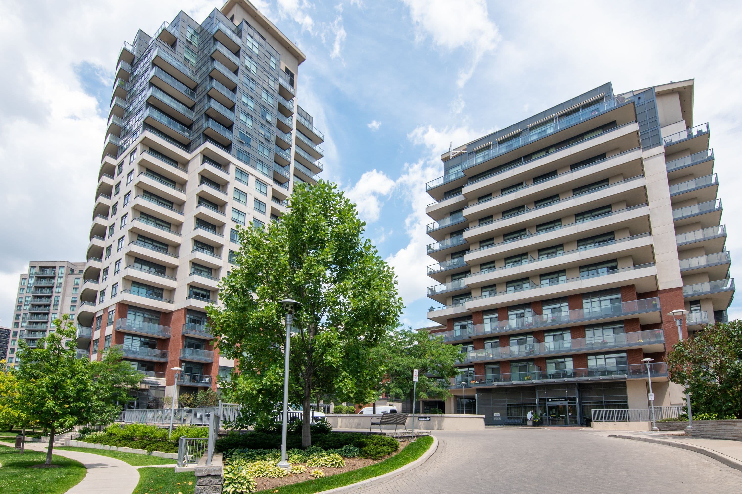 35 Fontenay Court 1207, Toronto W08, ON M9A 0C4