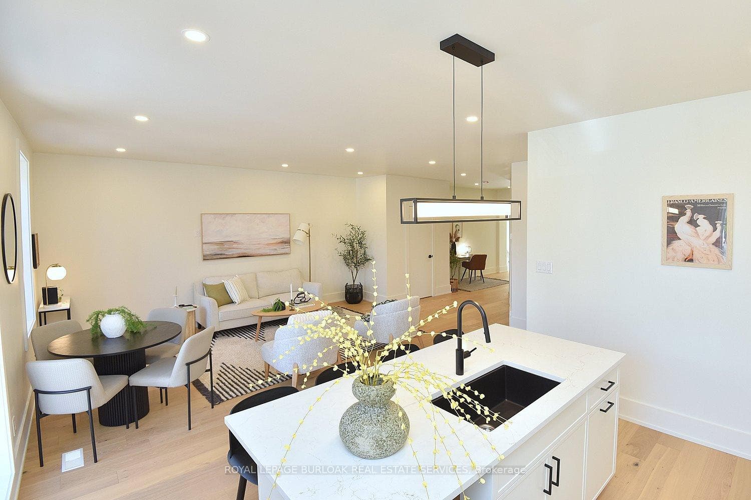 284 Wilson Street E 201, Hamilton, ON L9G 2B9