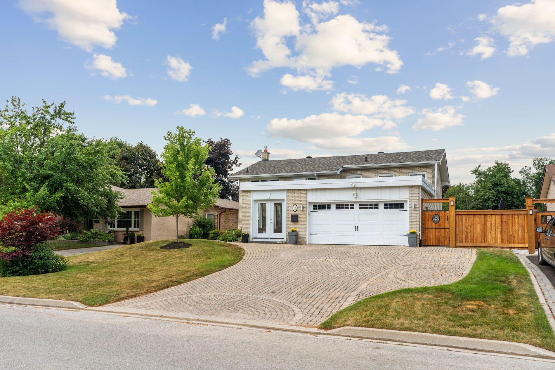 16 Davies Crescent, Barrie, ON L4M 2M3