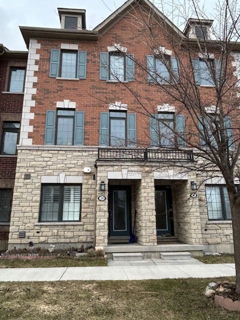 26 Delft Drive, Markham, ON L6C 0Z1