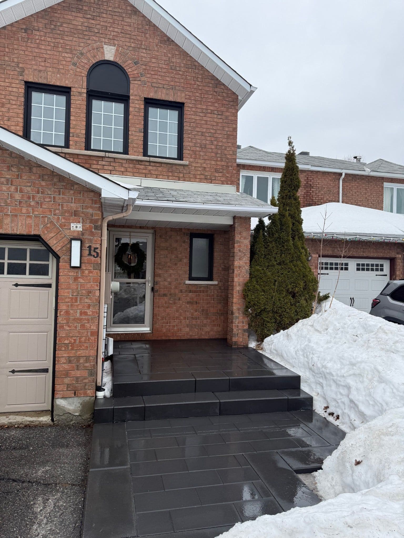 15 Hendrie Court, Kanata, ON K2L 4A4