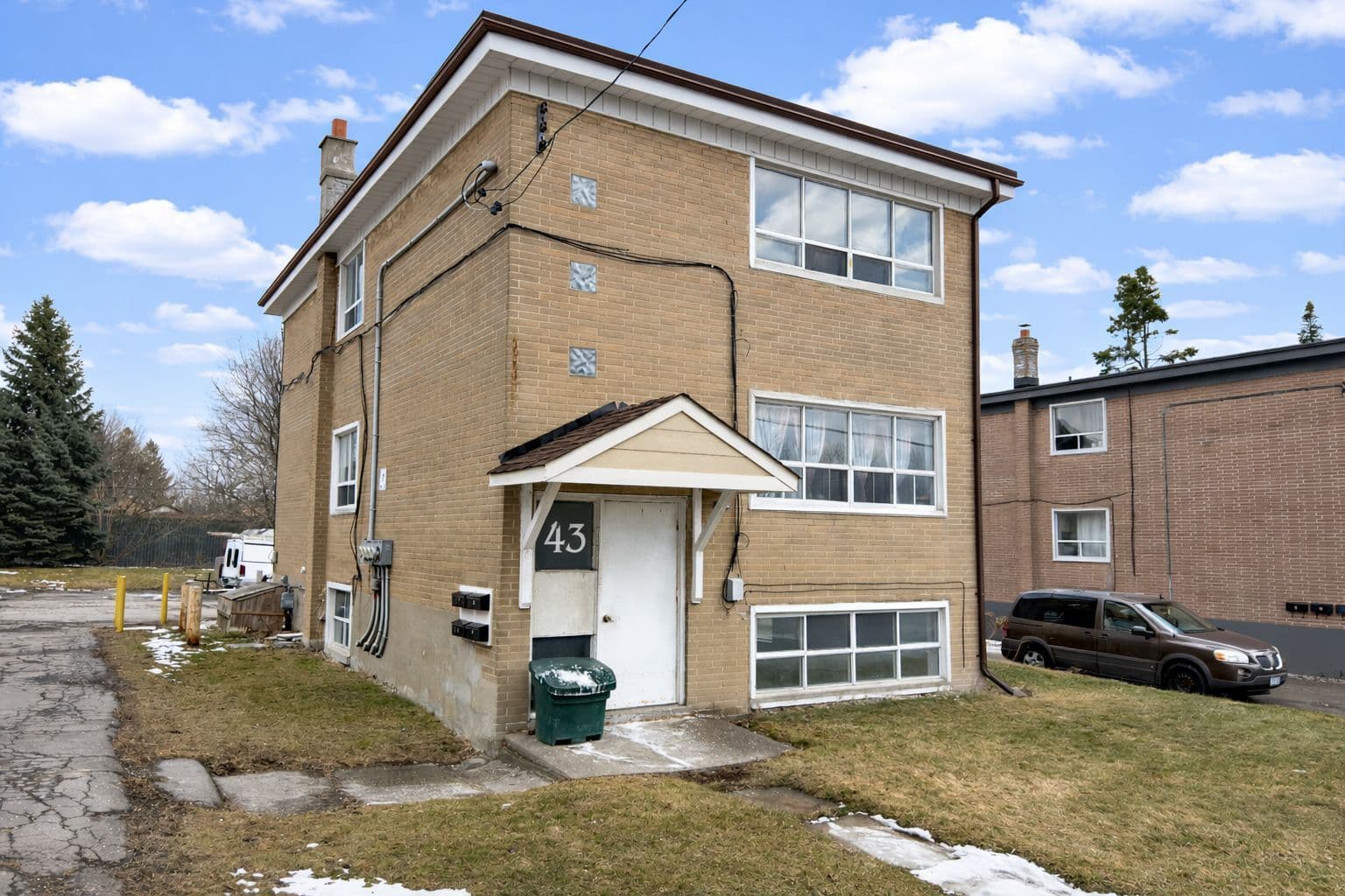 43 Wentworth Street W 3, Oshawa, ON L1H 3V4