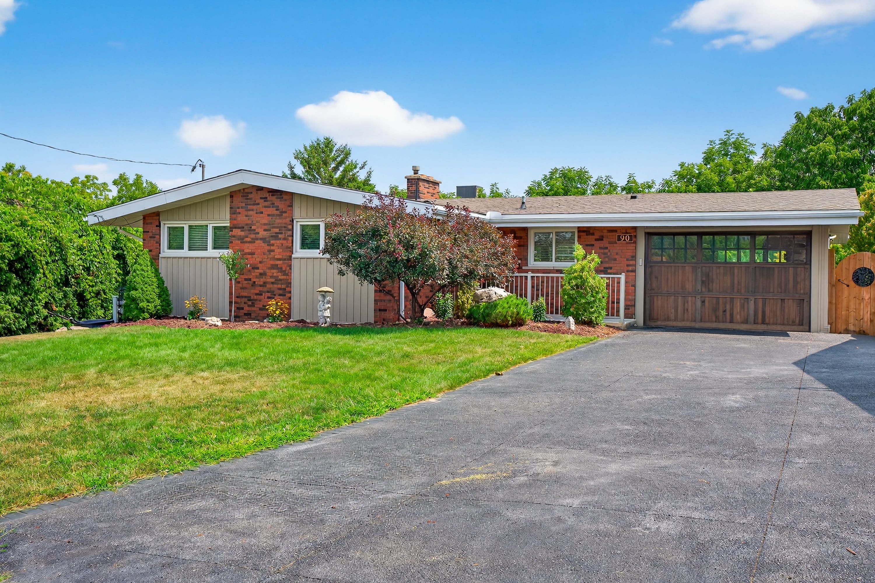 90 Mountain Avenue, Hamilton, ON L8G 3P7