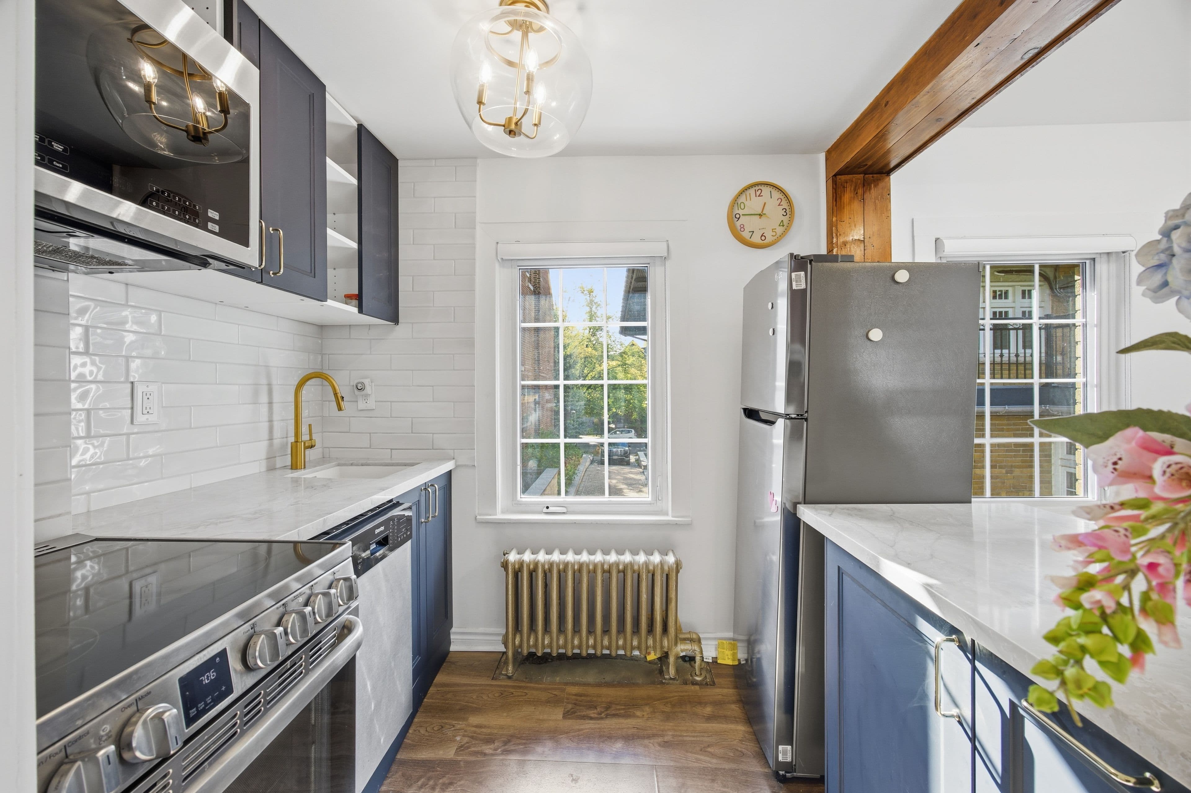 34 high park Boulevard, Toronto W02, ON M6R 1M7