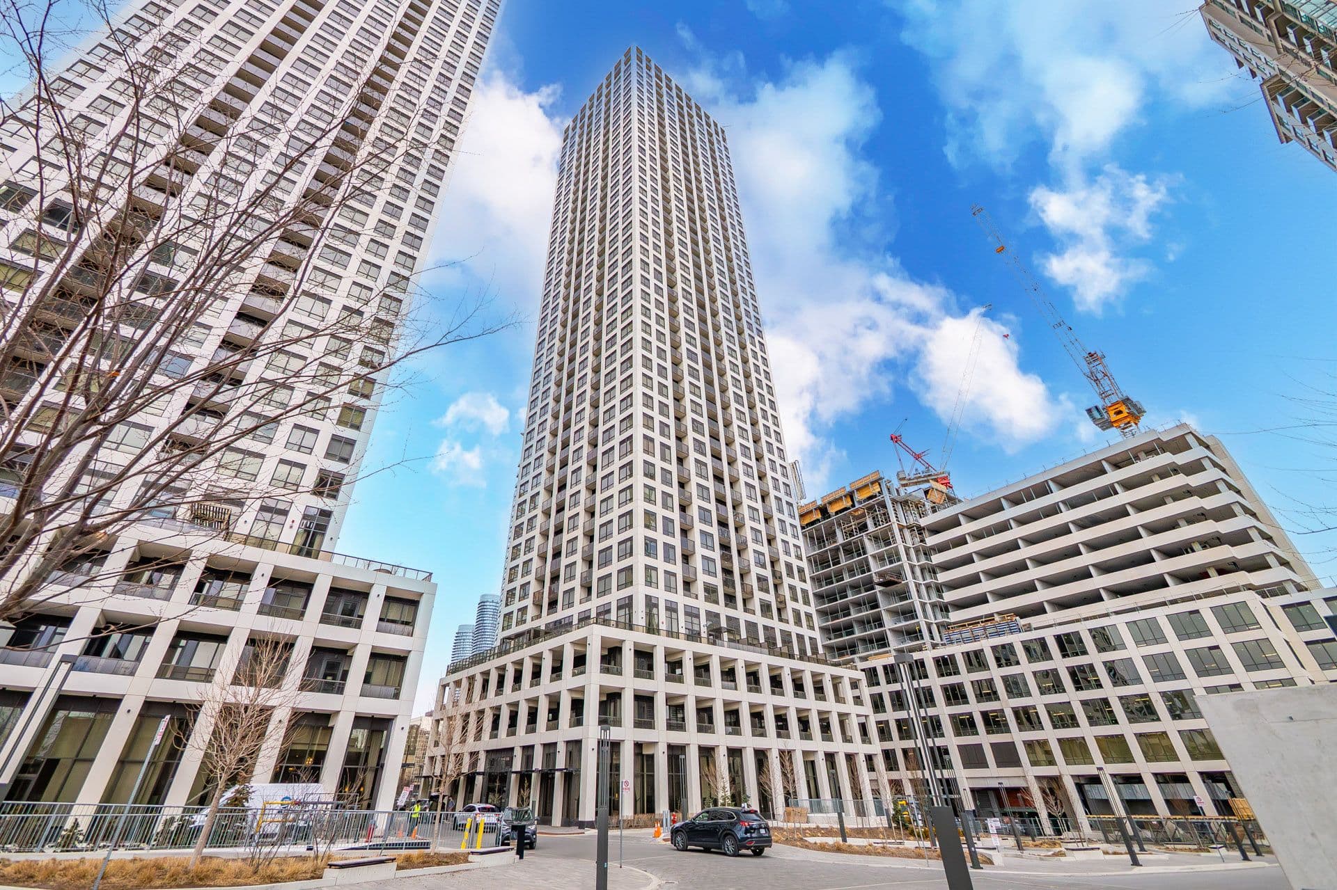 30 Elm Drive 610, Mississauga, ON L5B 0N6