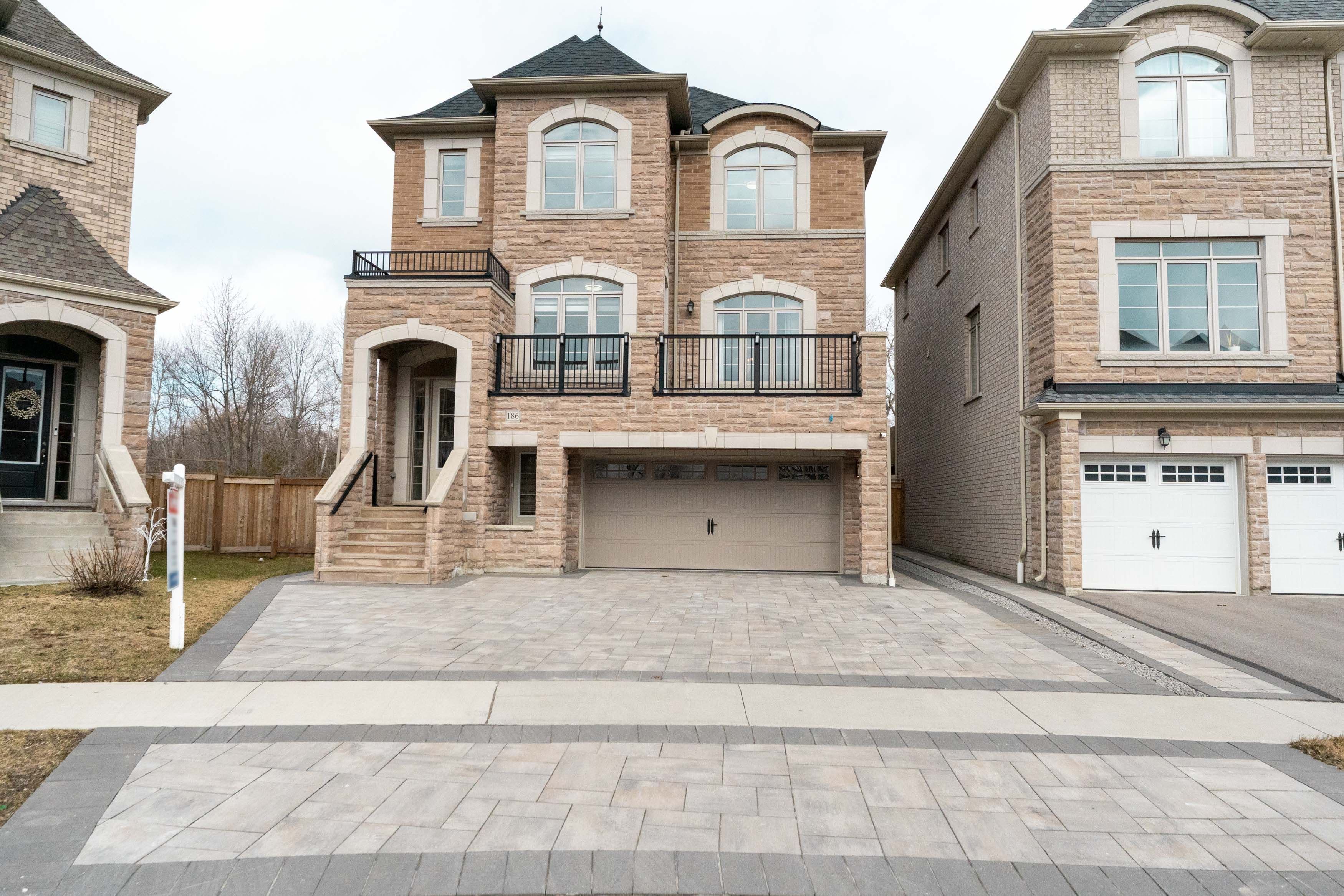 186 Bralorne Trail, Pickering, ON L1V 0G1
