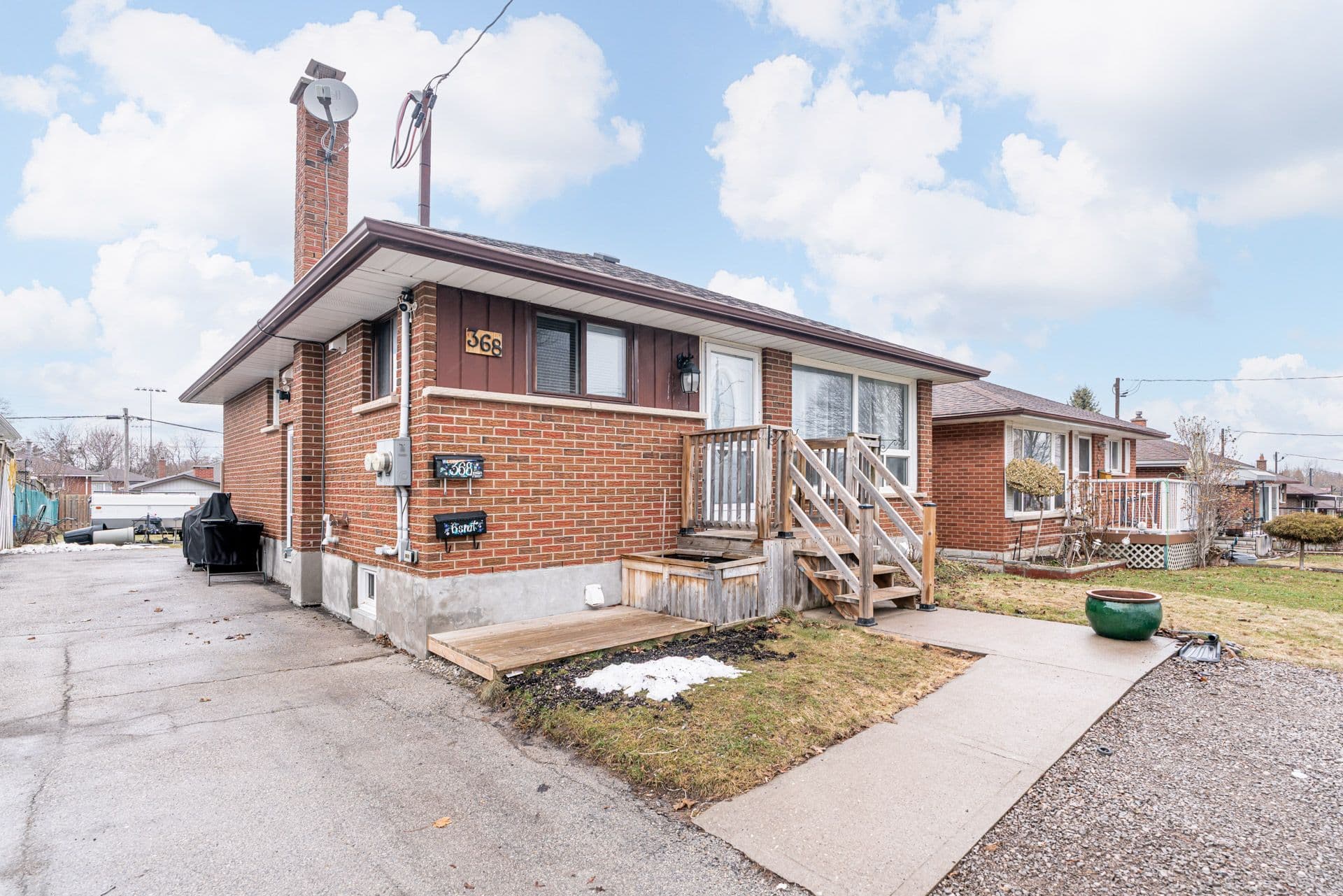 368 Sharon Avenue Main, Oshawa, ON L1H 3T1