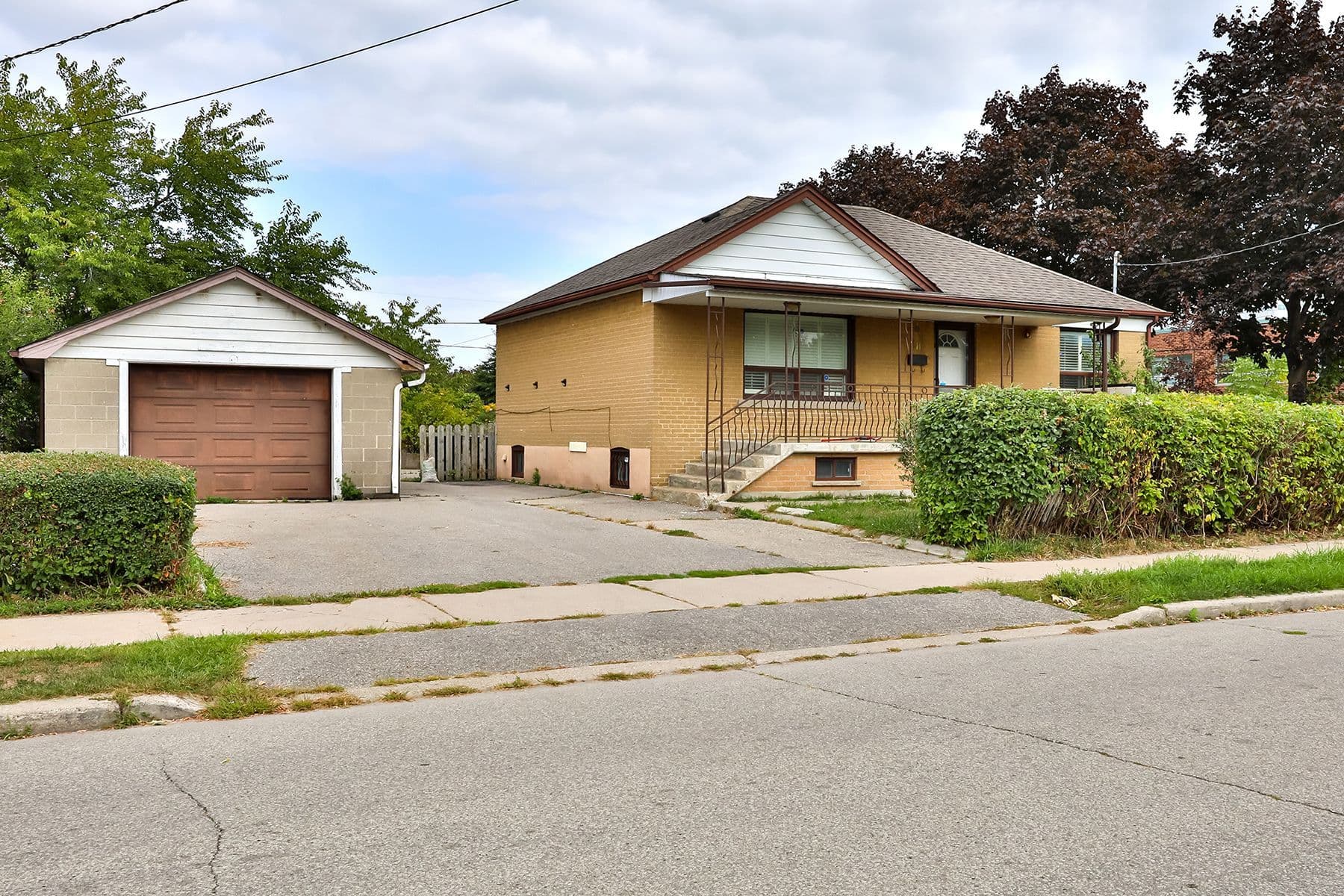 38 Claver Avenue, Toronto W04, ON M6B 2V8