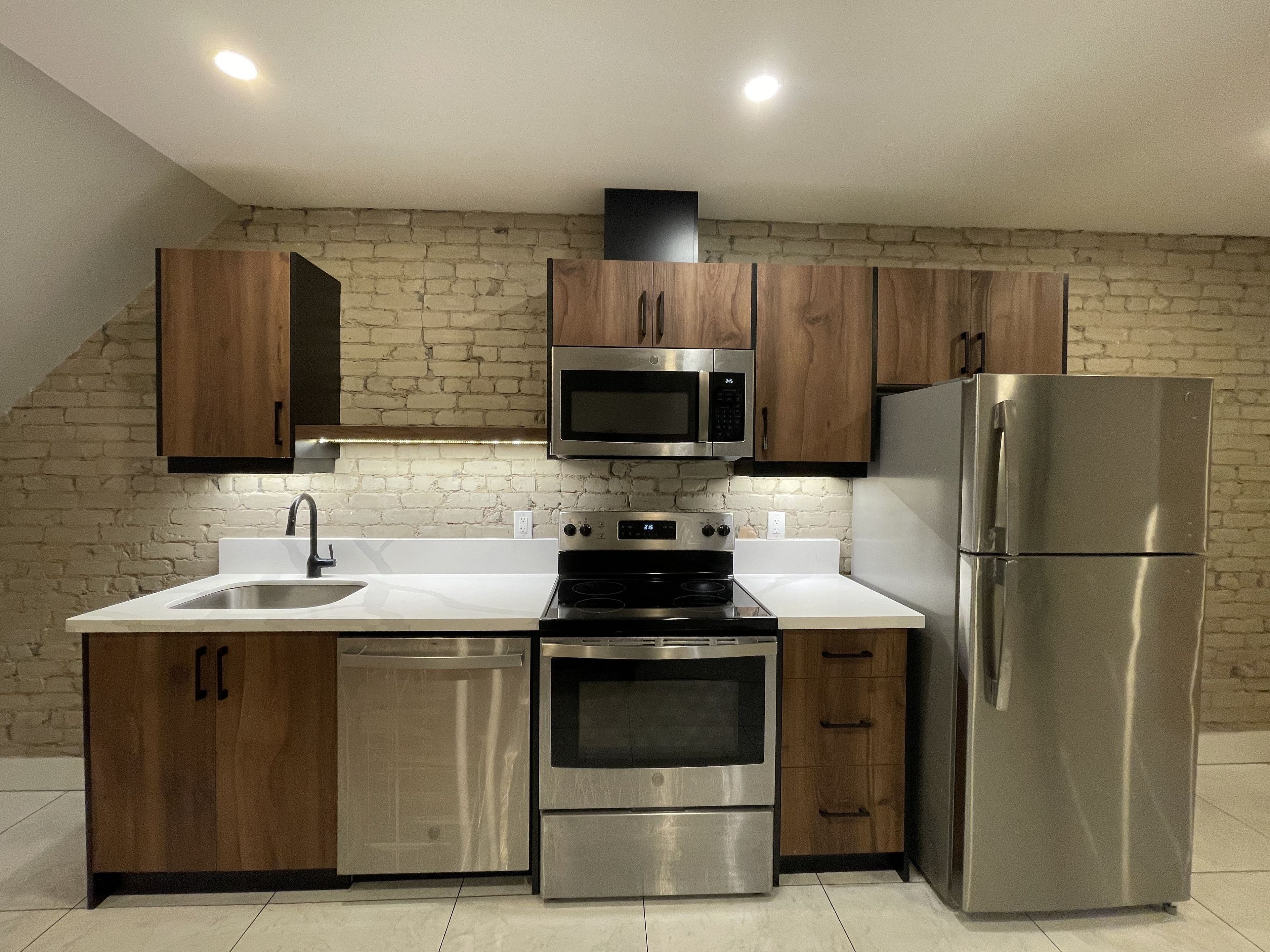 363 Parkside Drive 1, Toronto W01, ON M6R 2Z5