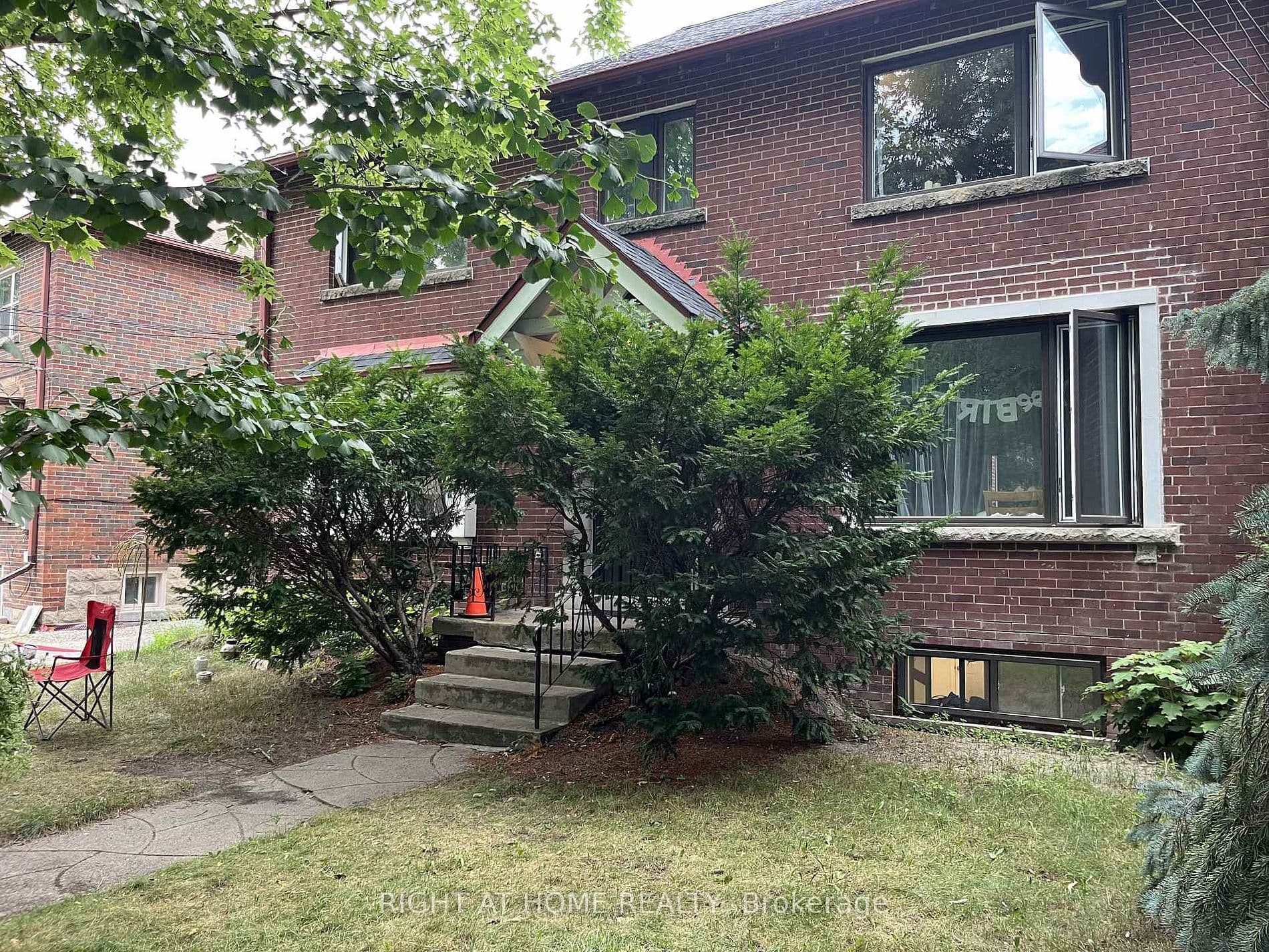 11 Rivercrest Road, Toronto W02, ON M6S 4H4