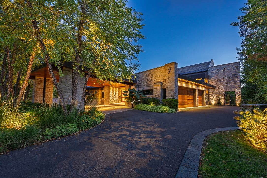 7 Oxbow Road, Toronto C13, ON M3B 1Z9