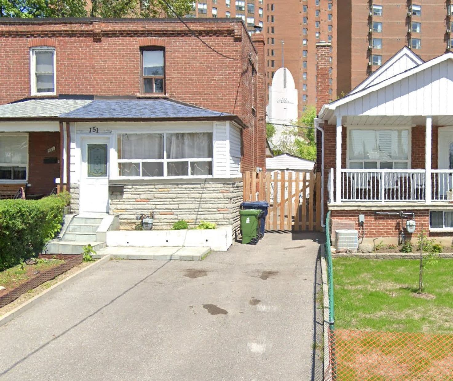 151 Dynevor Road Lower, Toronto W03, ON M6E 3X5