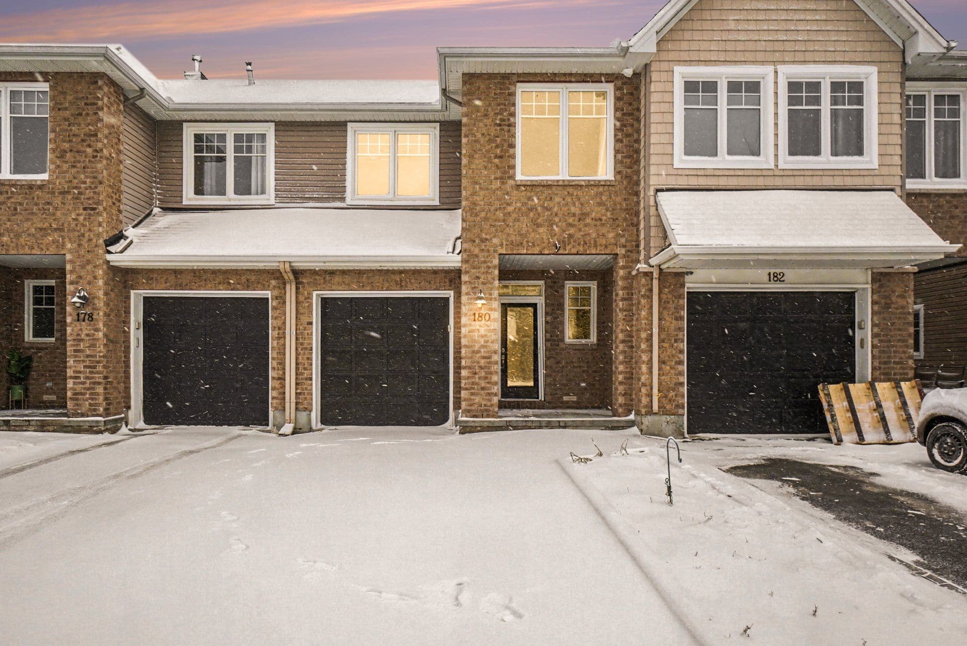 180 Flat Sedge Crescent, Blossom Park - Airport and Area, ON K1T 0G9