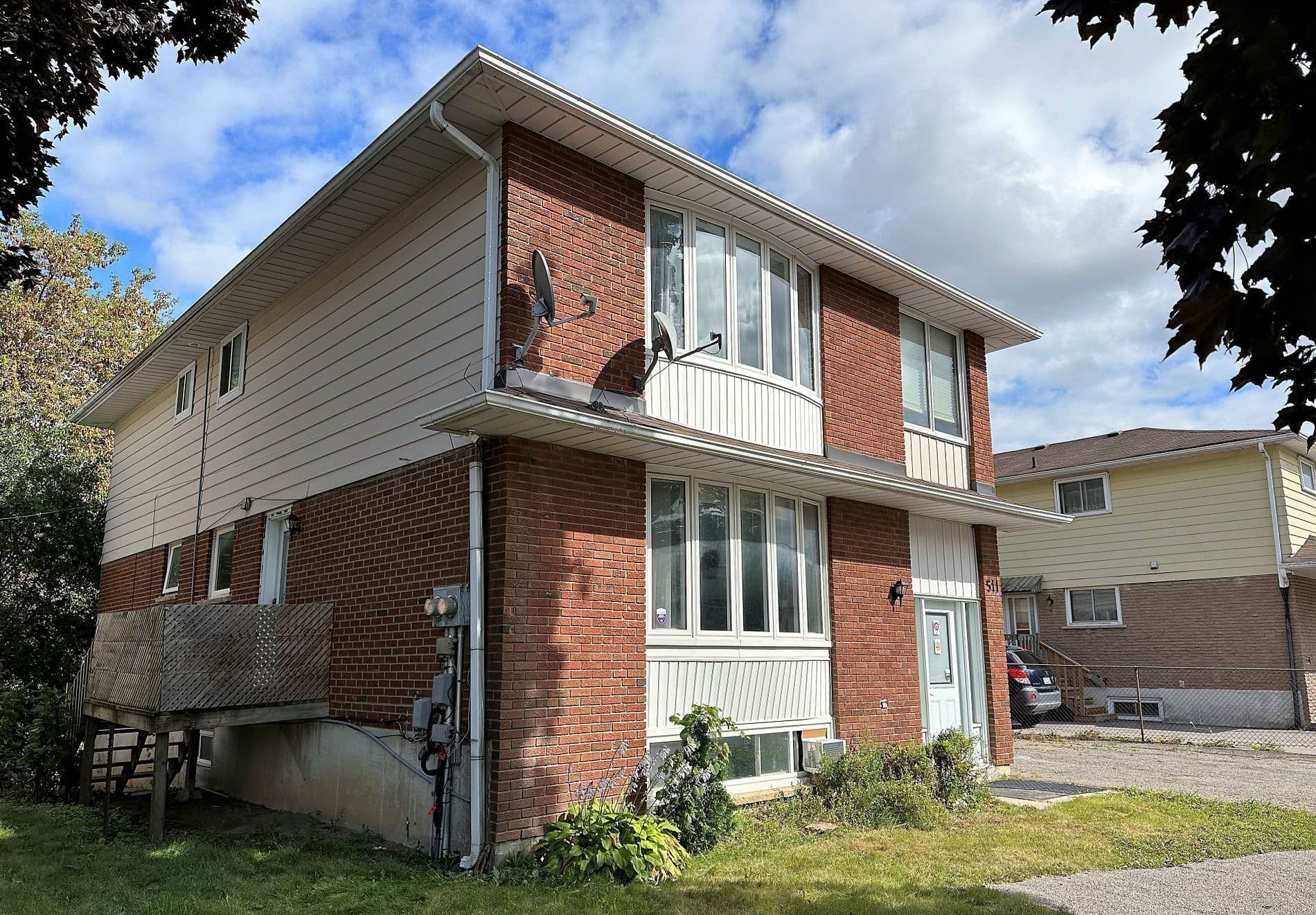 511 Harris Court Main, Whitby, ON L1N 3C6