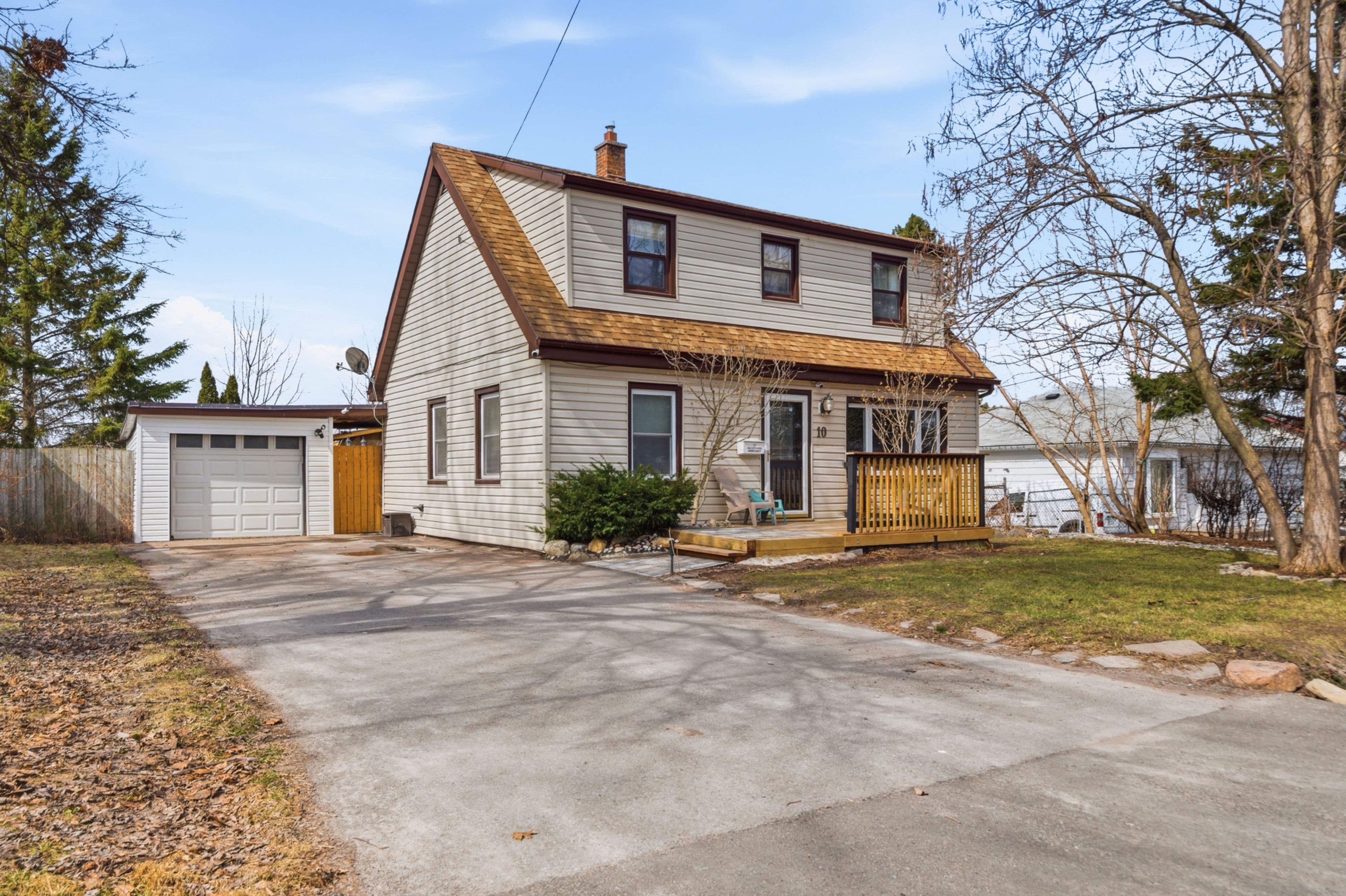 10 Valleyview Crescent, Belleville, ON K8P 3G1