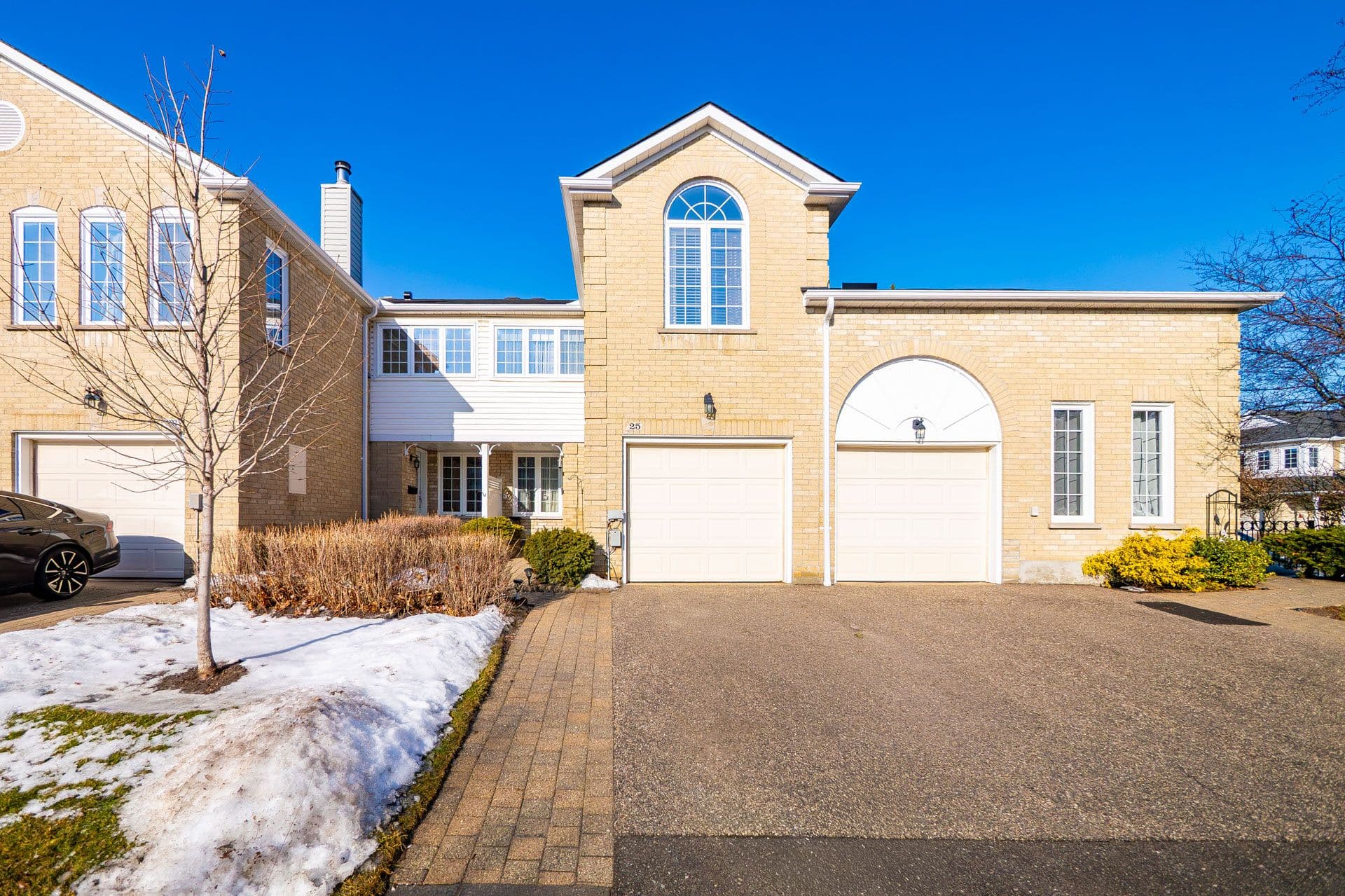 25 Heathcliffe Square, Brampton, ON L6S 5R6