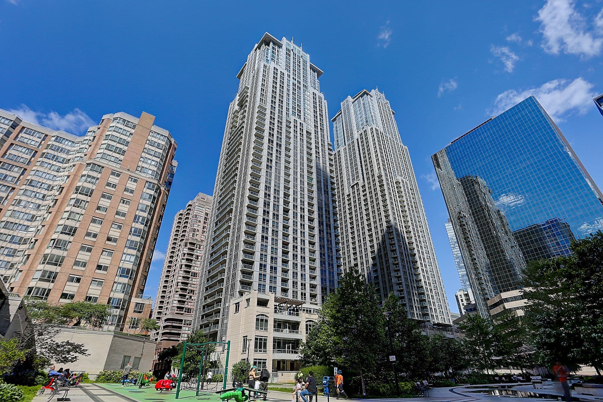 761 Bay Street 2610, Toronto C01, ON M5G 2R2