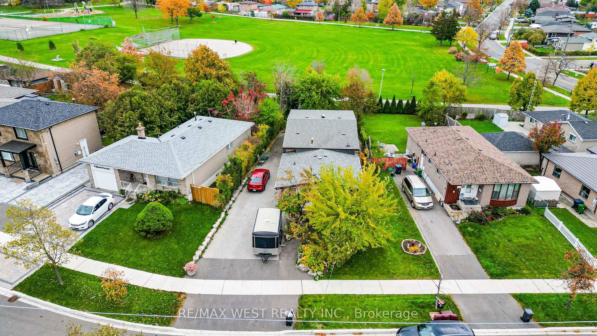 7 Bimini Crescent, Toronto W05, ON M3N 1S1