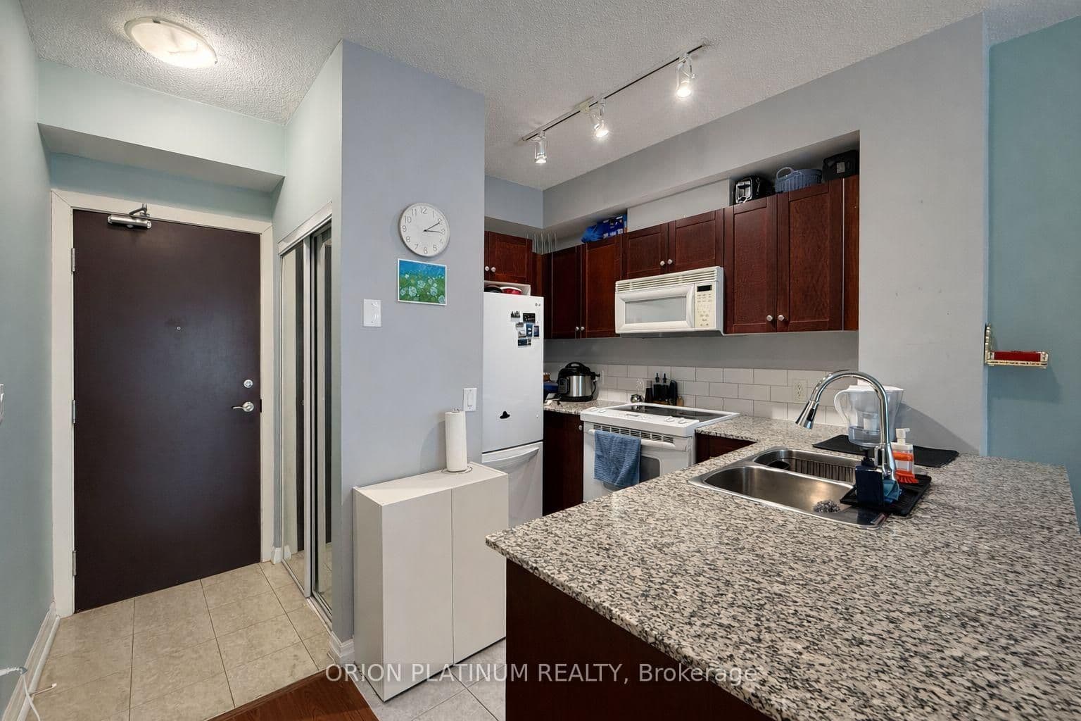 1359 Rathburn Road E 1408, Mississauga, ON L4W 5P7