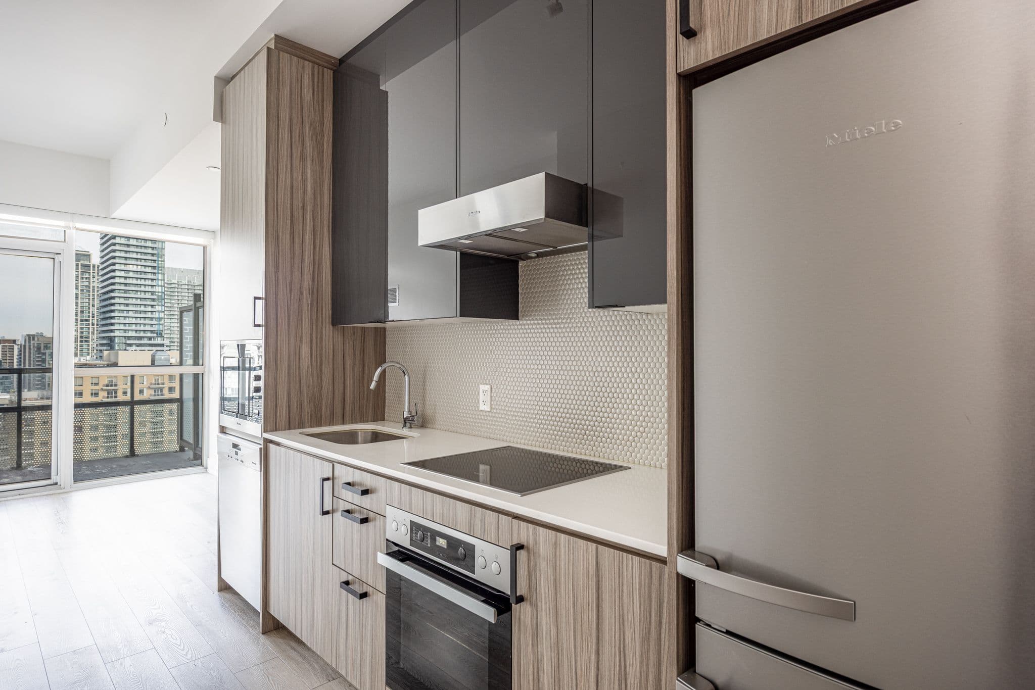 11 Lillian Street 1705, Toronto C10, ON M4S 0C3