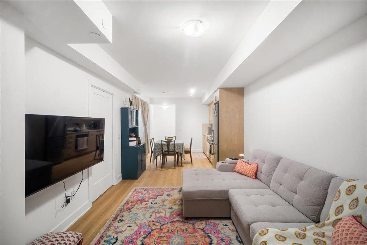 2545 Simcoe Street N 2413, Oshawa, ON L1L 0W3