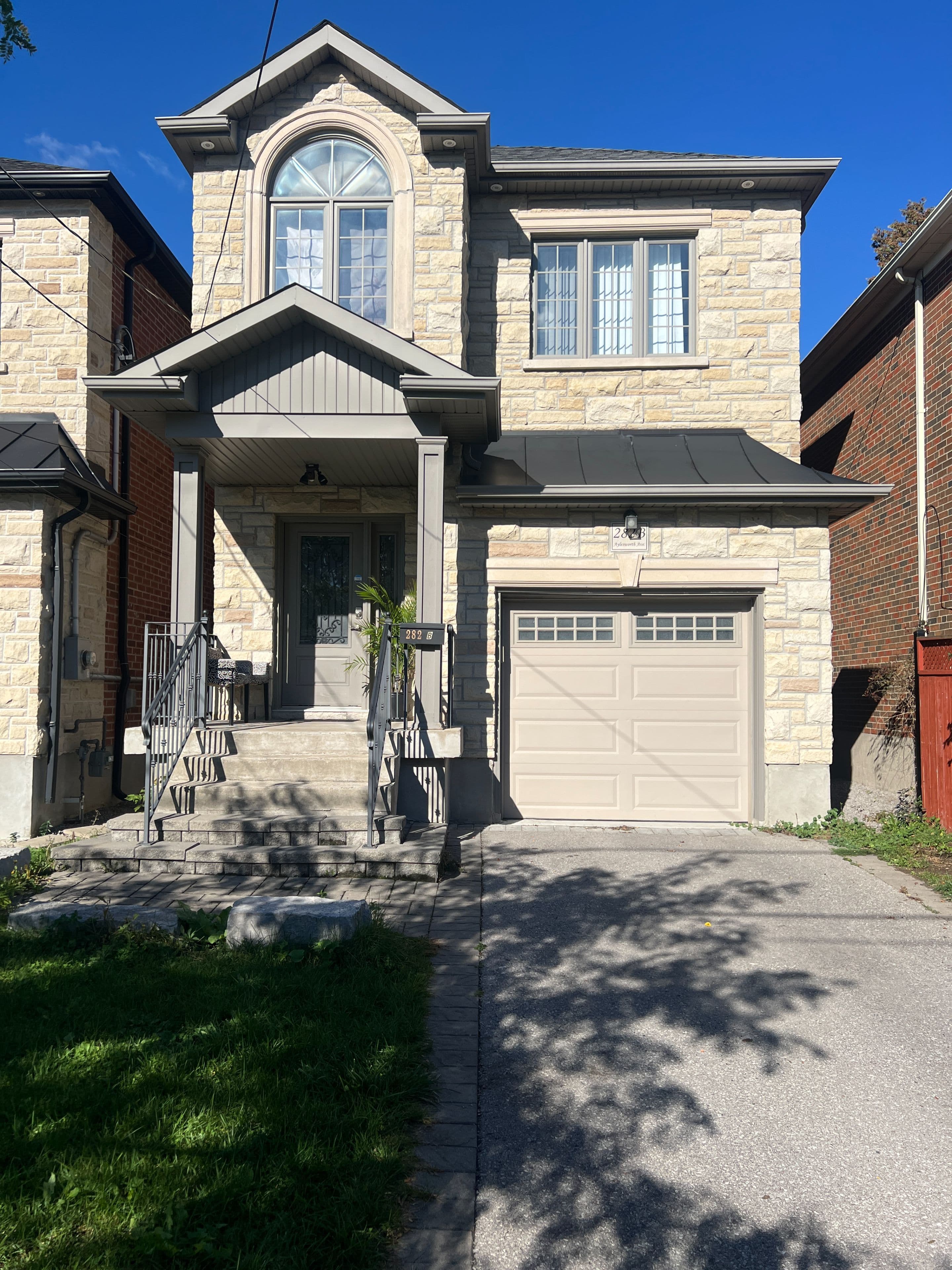 282B Aylesworth Avenue, Toronto E06, ON M1N 2K2