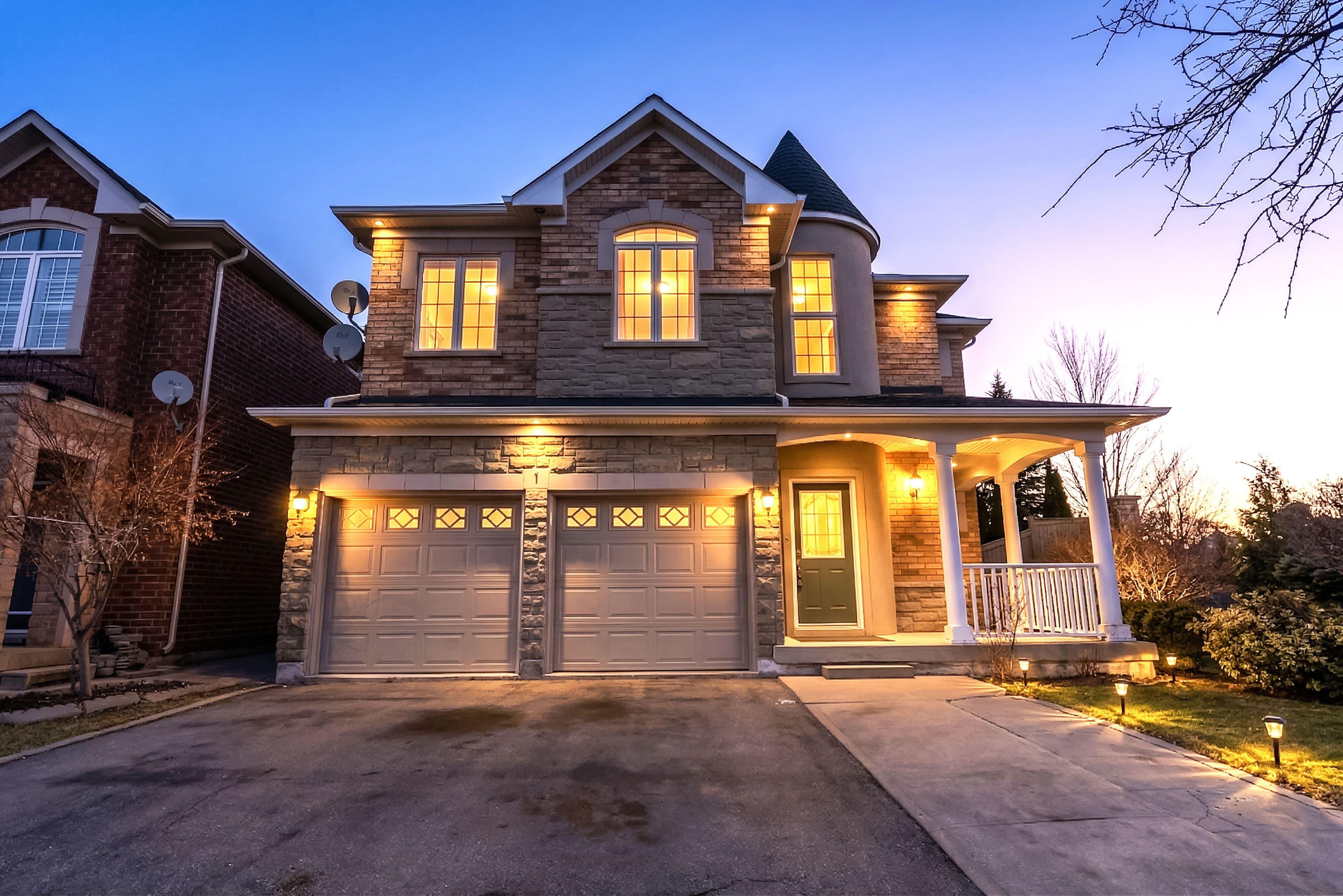 1 Crown Victoria Drive, Brampton, ON L7A 3A2
