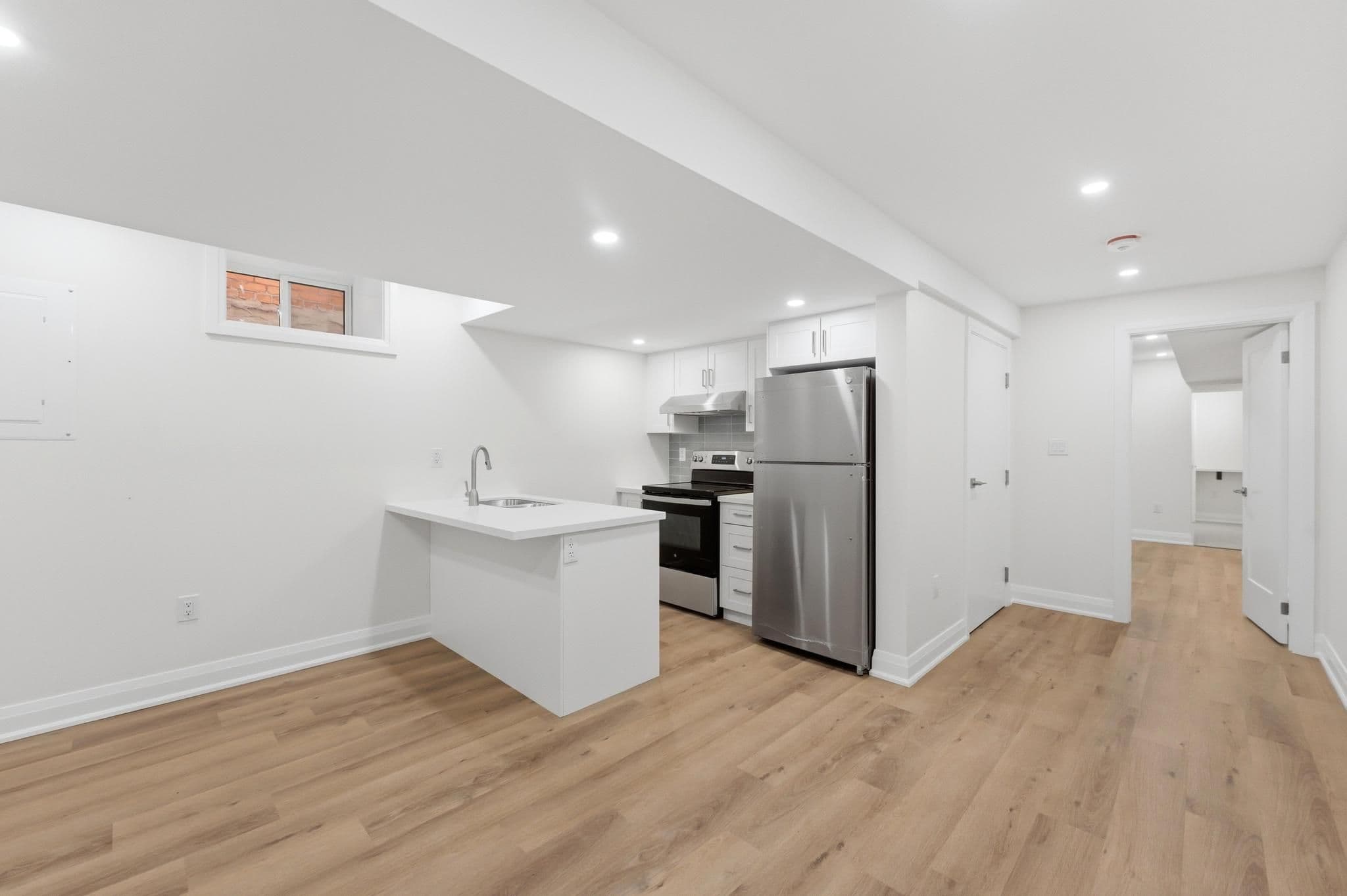 187 Oak Avenue LOWER, Hamilton, ON L8L 5M9