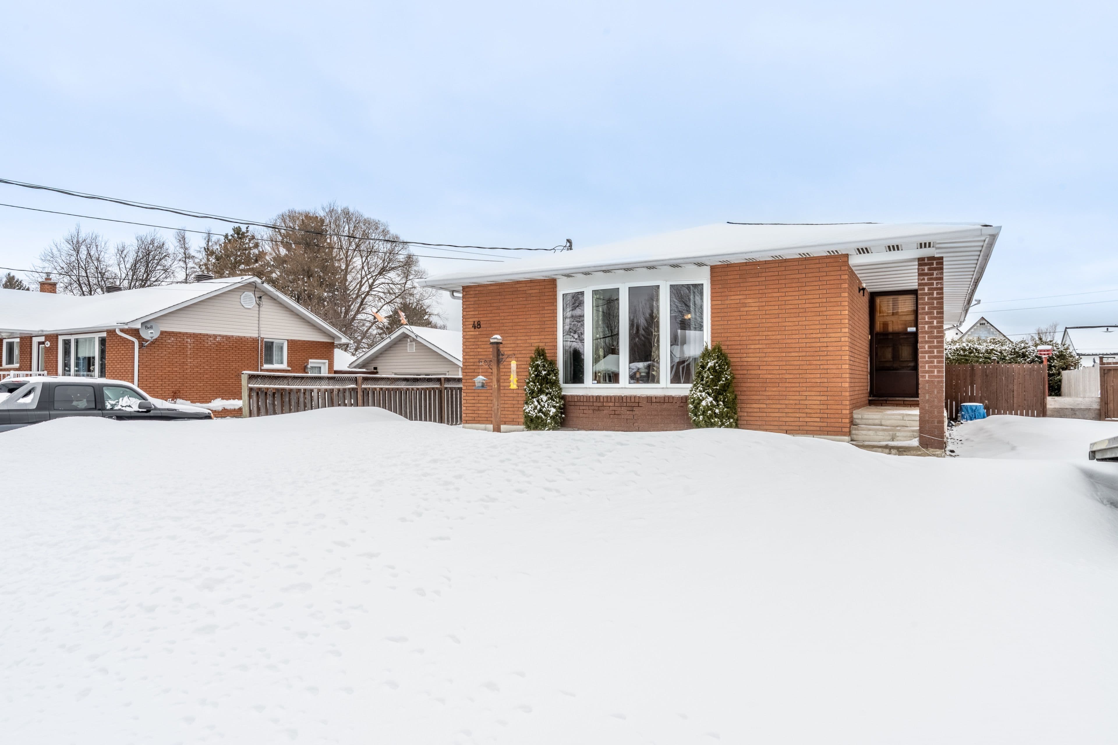 48 Selkirk Street, Petawawa, ON K8H 1P2