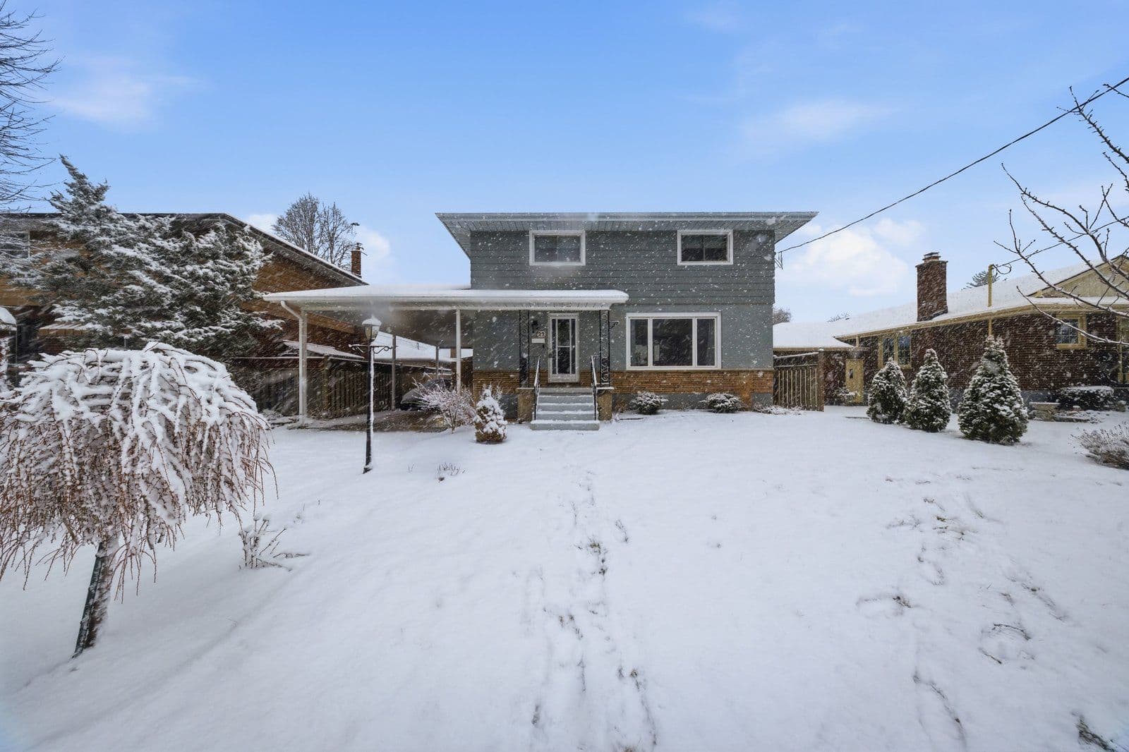 22 Paris Road, Brantford, ON N3R 1H7