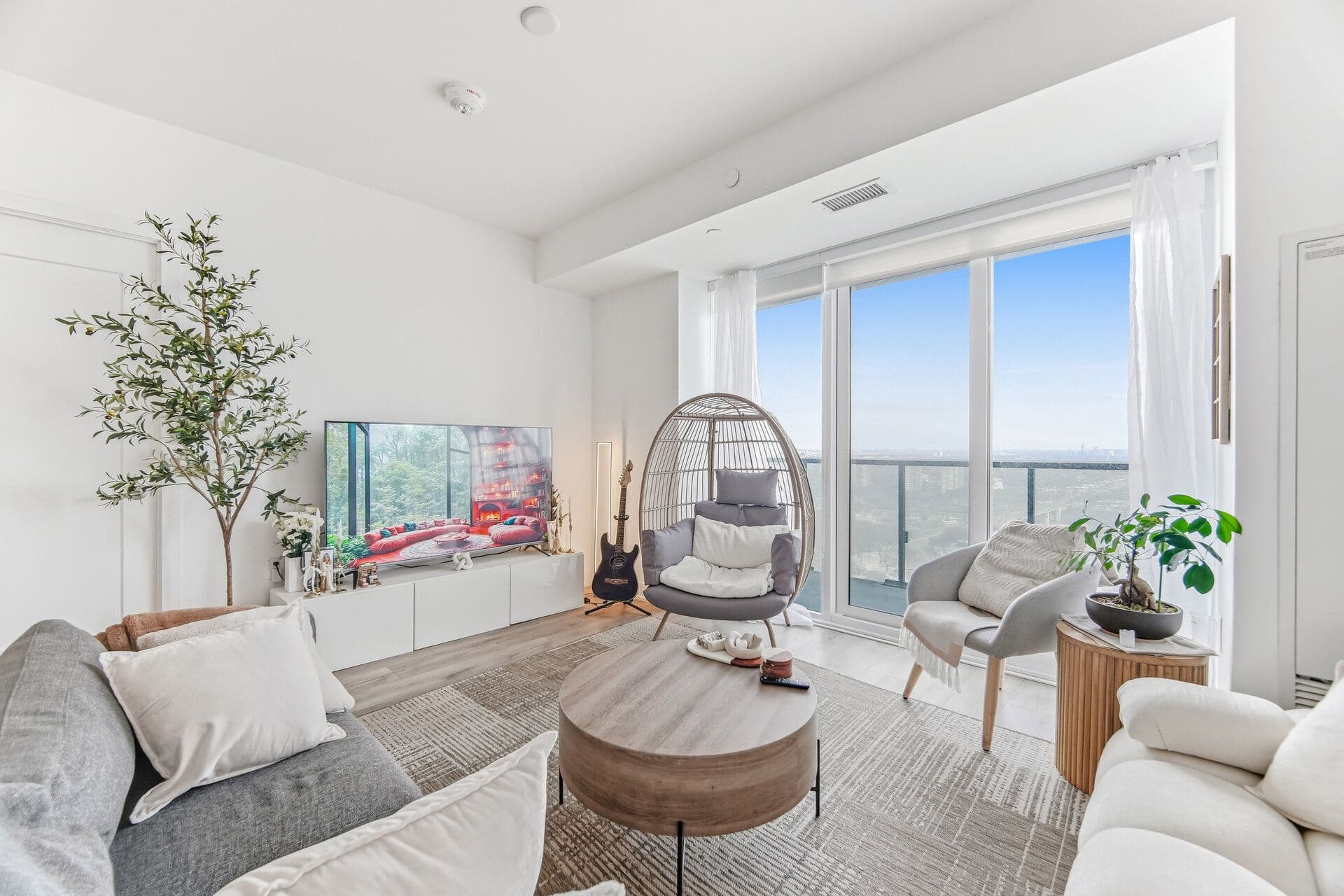 575 Bloor Street E 2904, Toronto C08, ON M4W 0B2