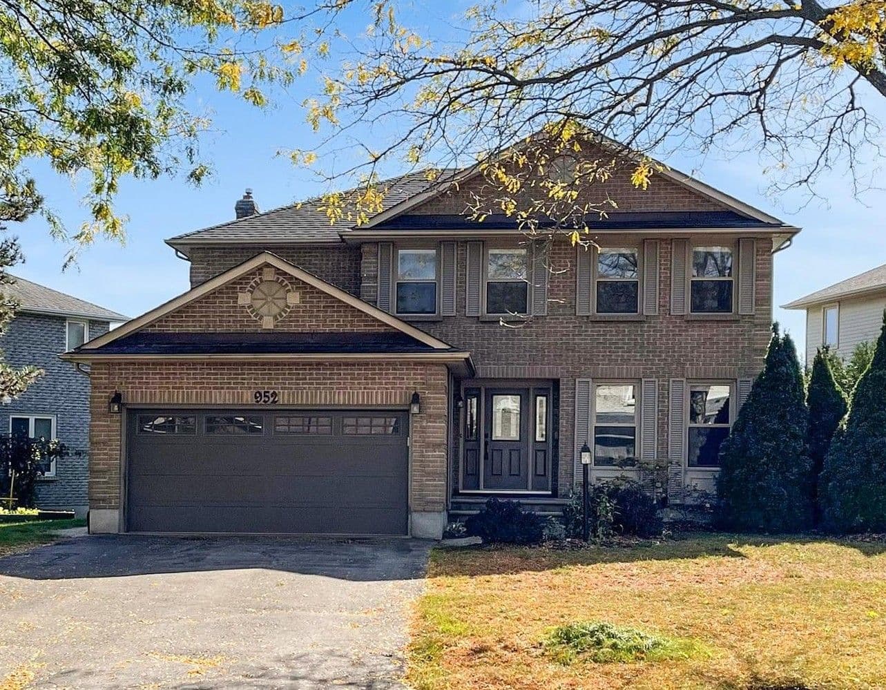 952 Peggoty Circle, Oshawa, ON L1K 2G5