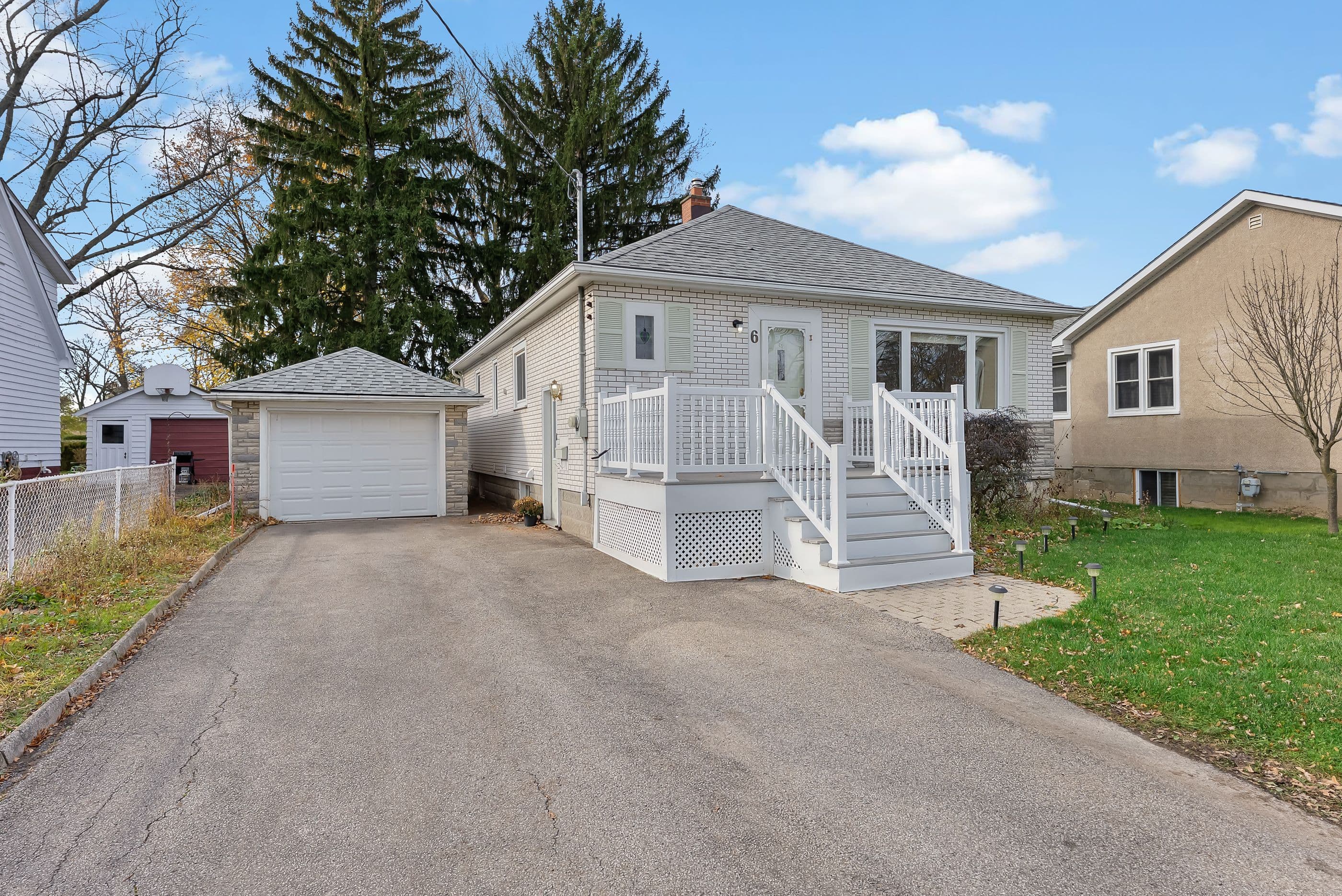 6 Hallcrest Avenue, St. Catharines, ON L2N 1V5