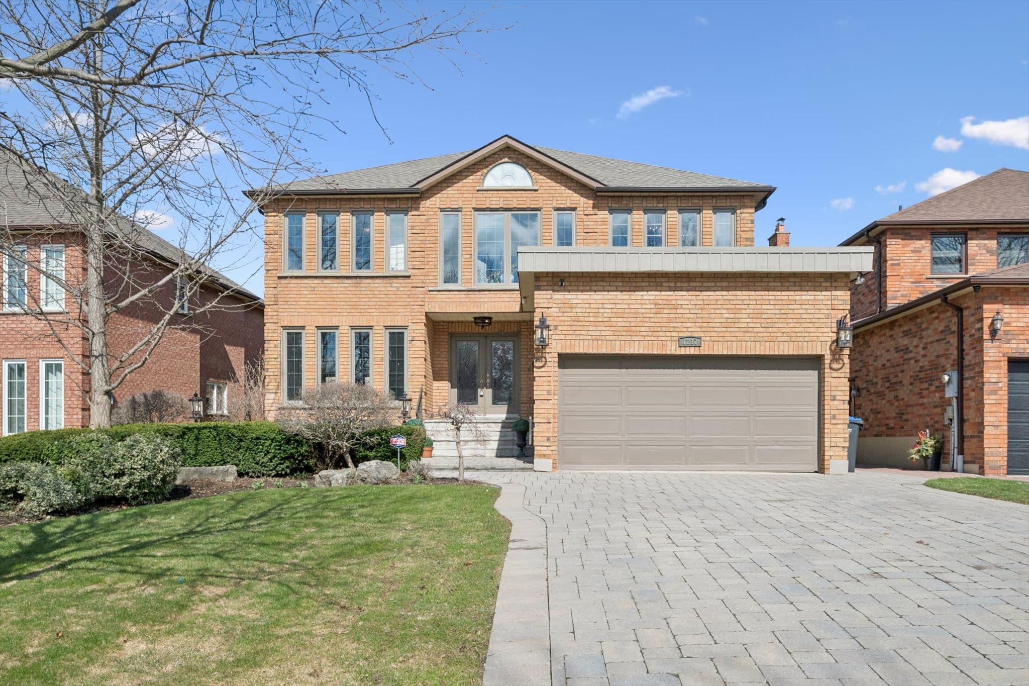1217 Sugar Maple Court, Mississauga, ON L4W 4P6