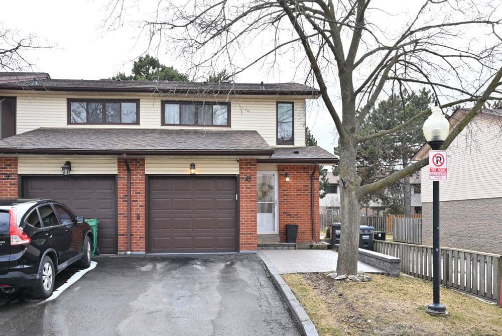 8 Collins Crescent, Brampton, ON L6V 3M9