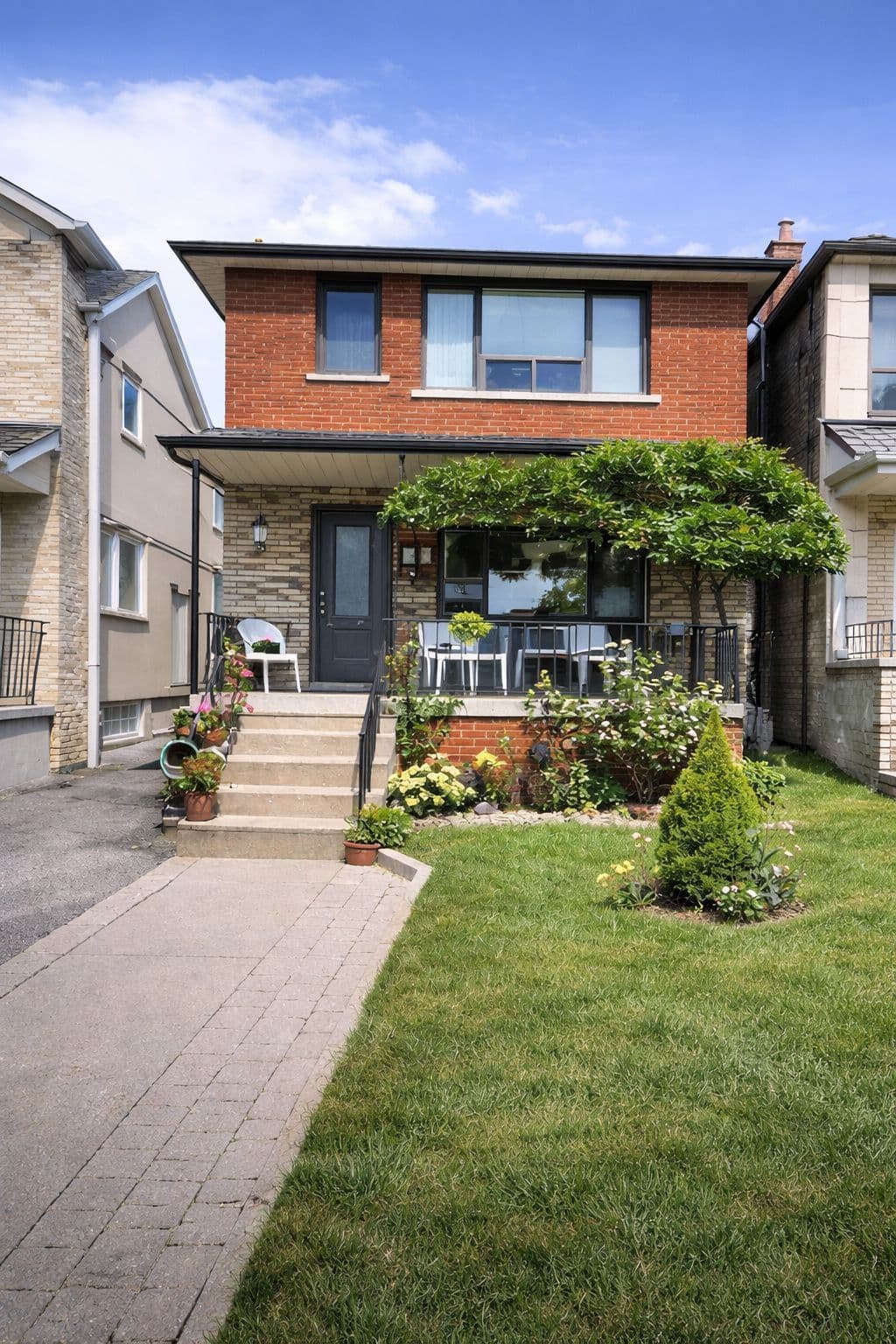 166 Schell Avenue Main, Toronto W04, ON M6E 2T1