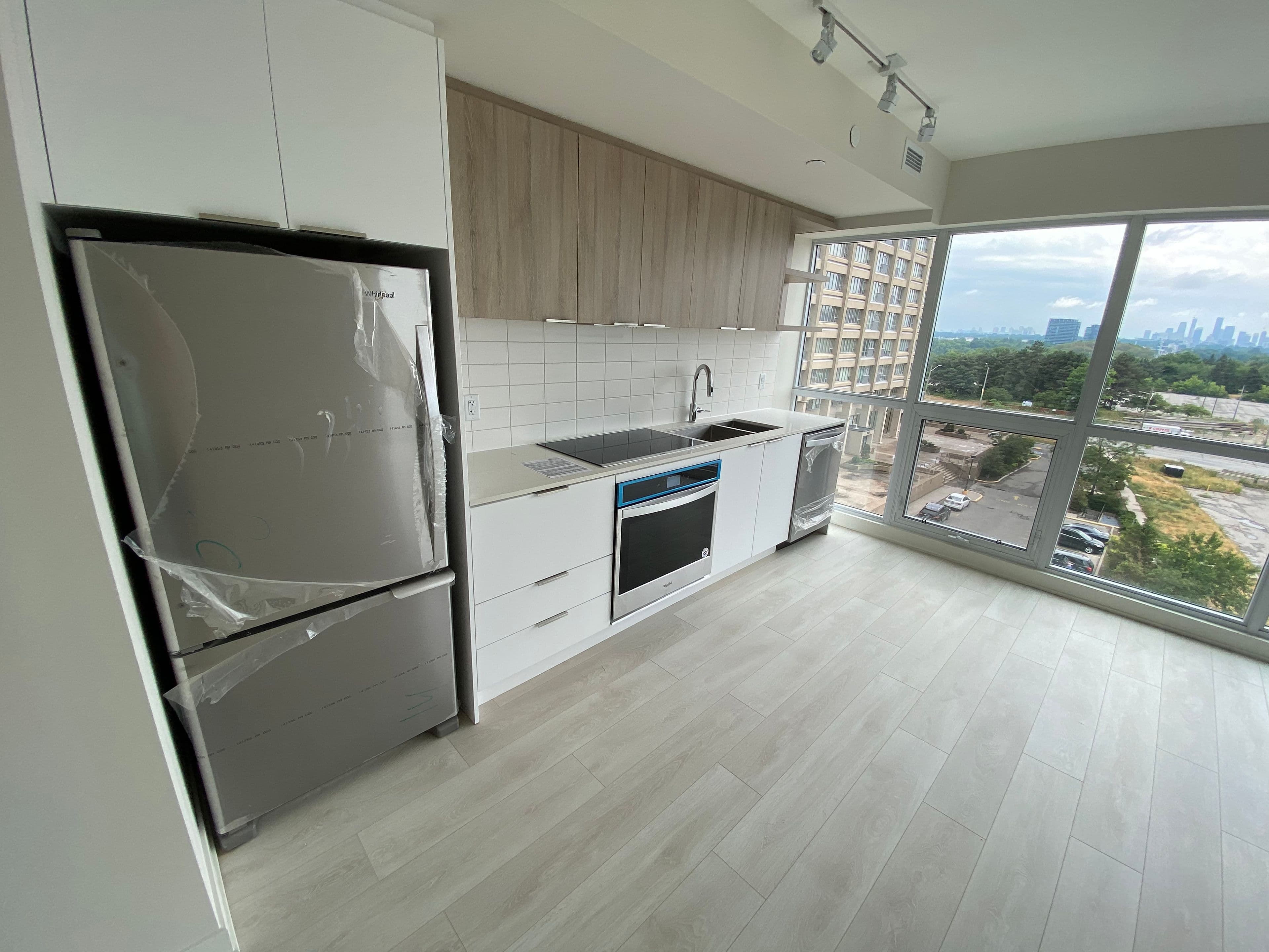 6 Sonic Way 602, Toronto C11, ON M3C 0P1