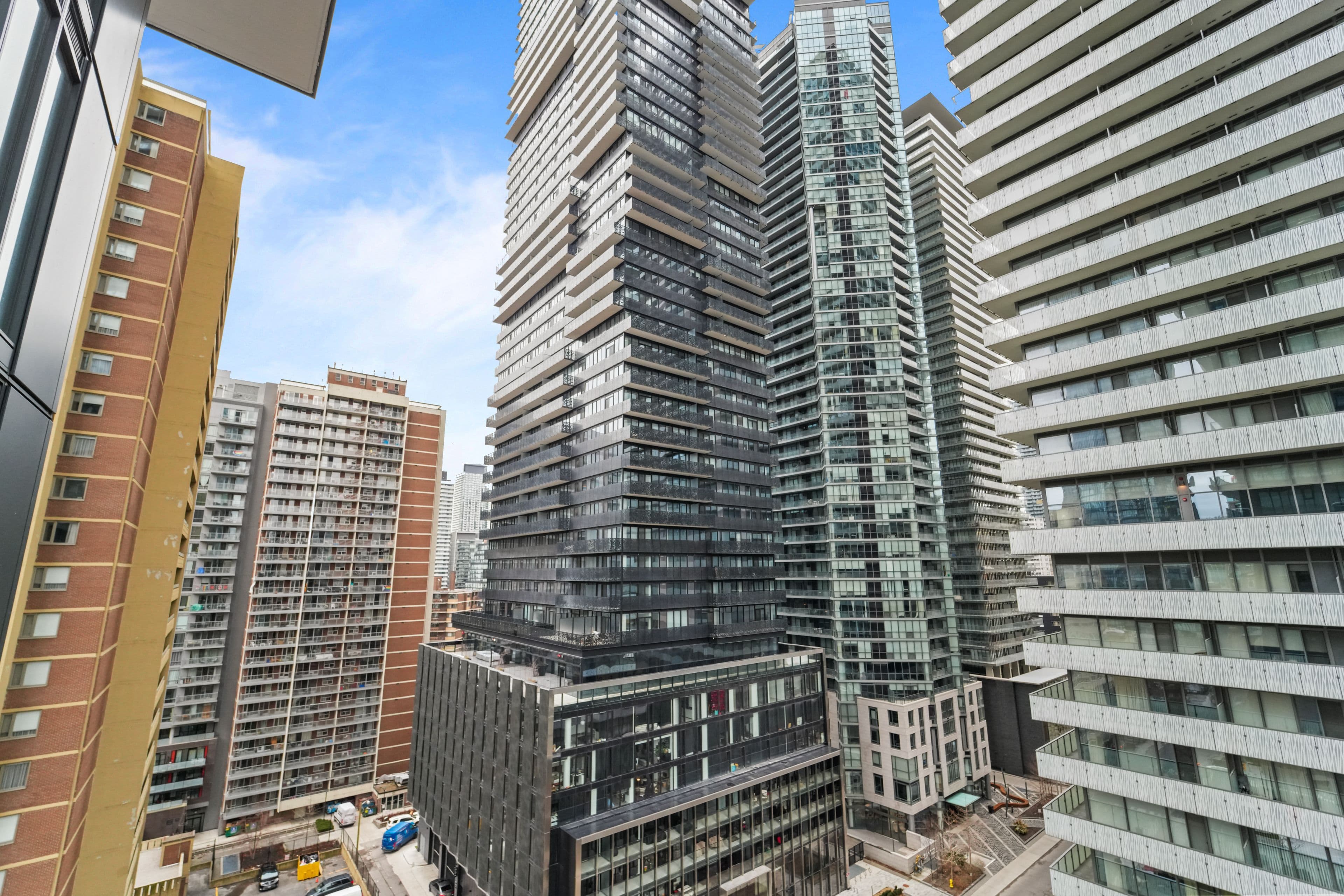 634 Church Street 1011, Toronto C08, ON M4Y 2G3