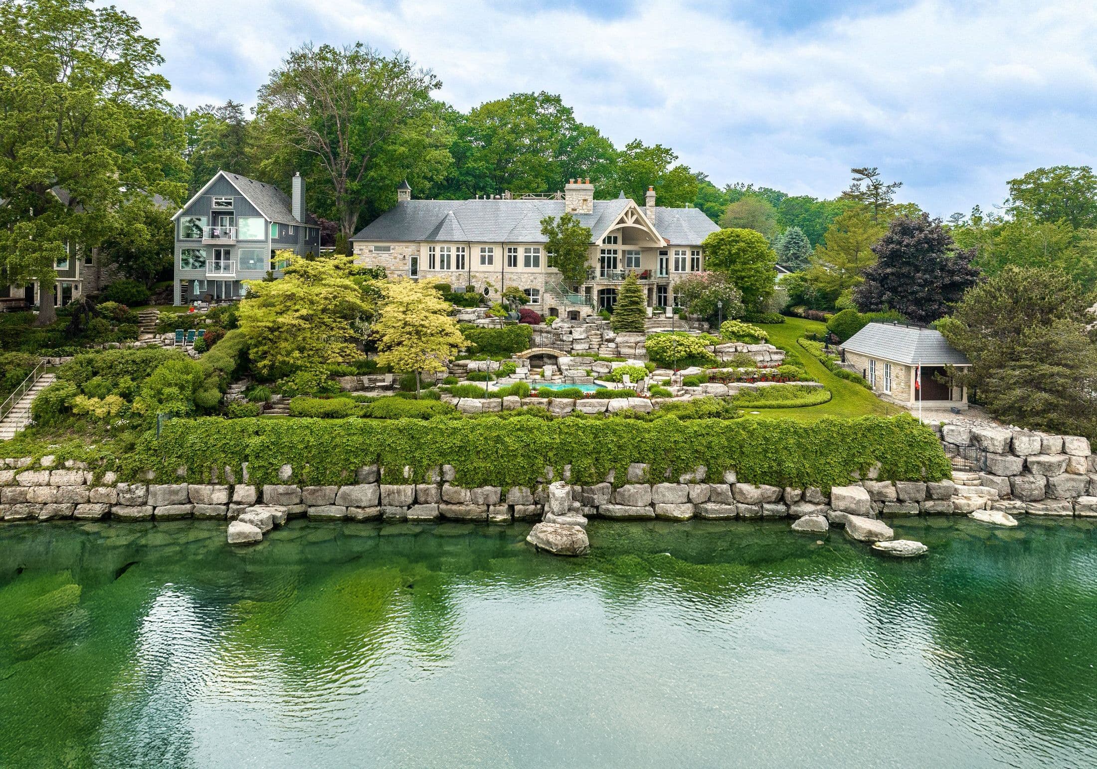 872 Whittier Crescent, Mississauga, ON L5H 2X3