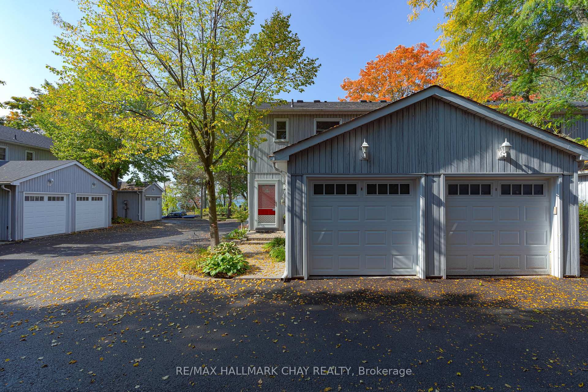 1 Olive Crescent 4, Orillia, ON L3V 7N5